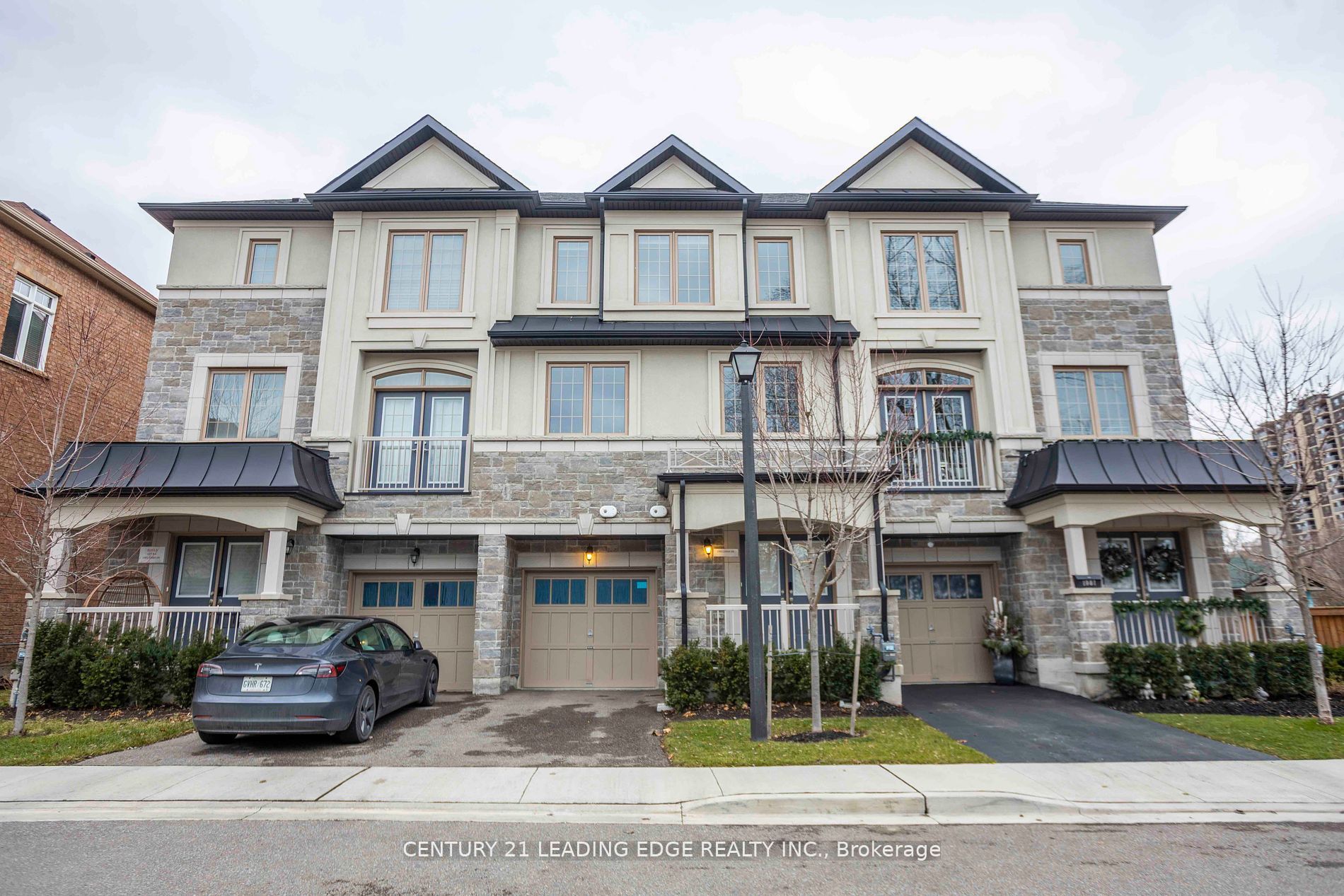 1983 Oana Drive, Mississauga, ON L5J 0A4