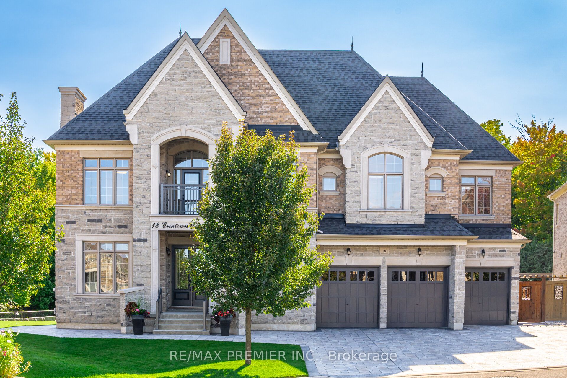 18 Erintown Crescent, Brampton, ON L6P 4H2 photo 3
