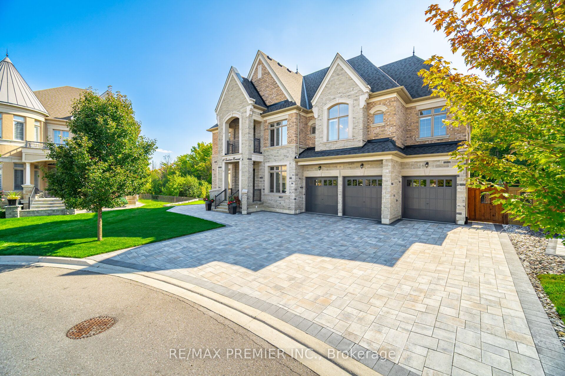 18 Erintown Crescent, Brampton, ON L6P 4H2 photo 4