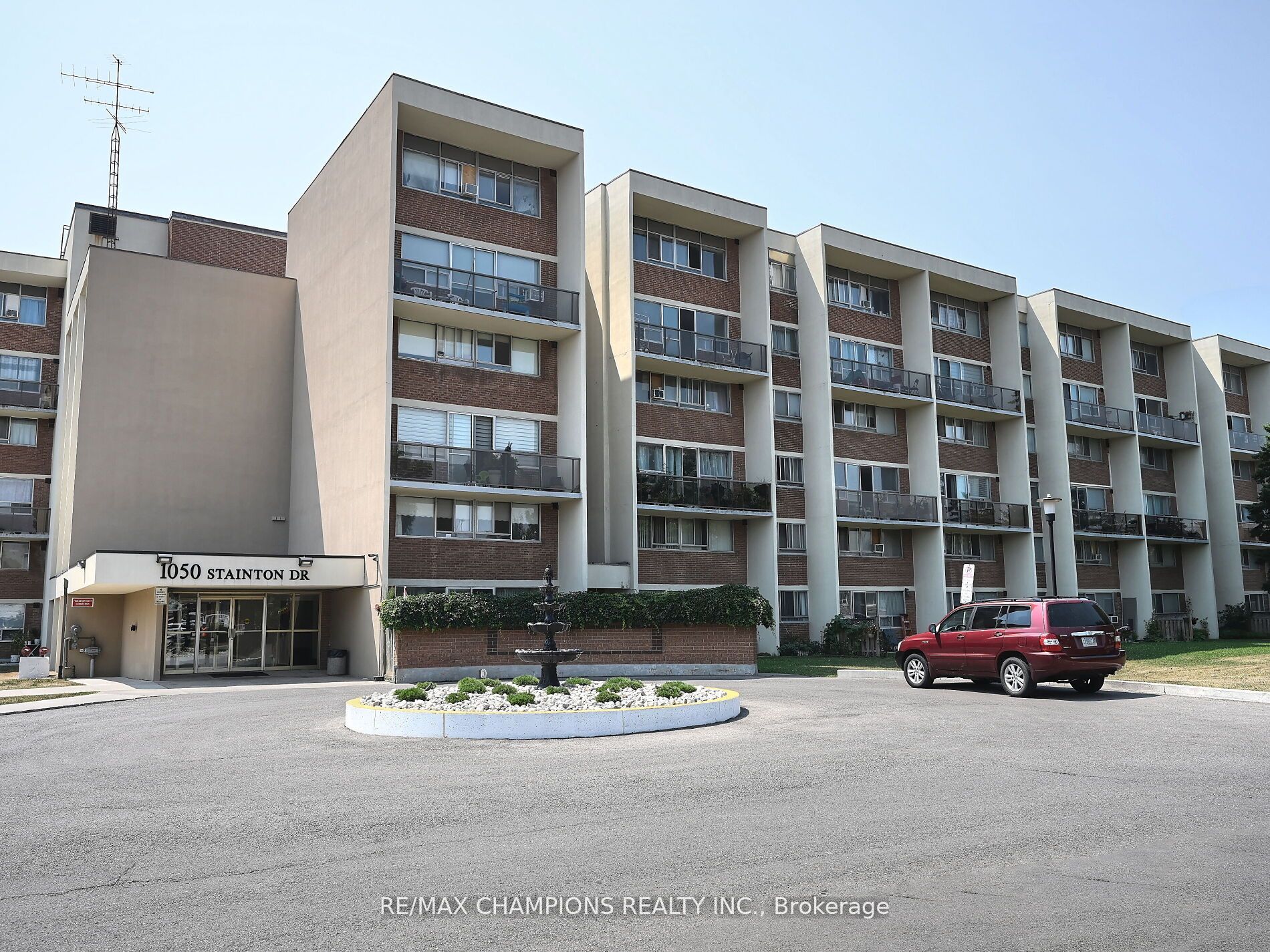 1050 Stainton Drive E 112, Mississauga, ON L5C 2T7