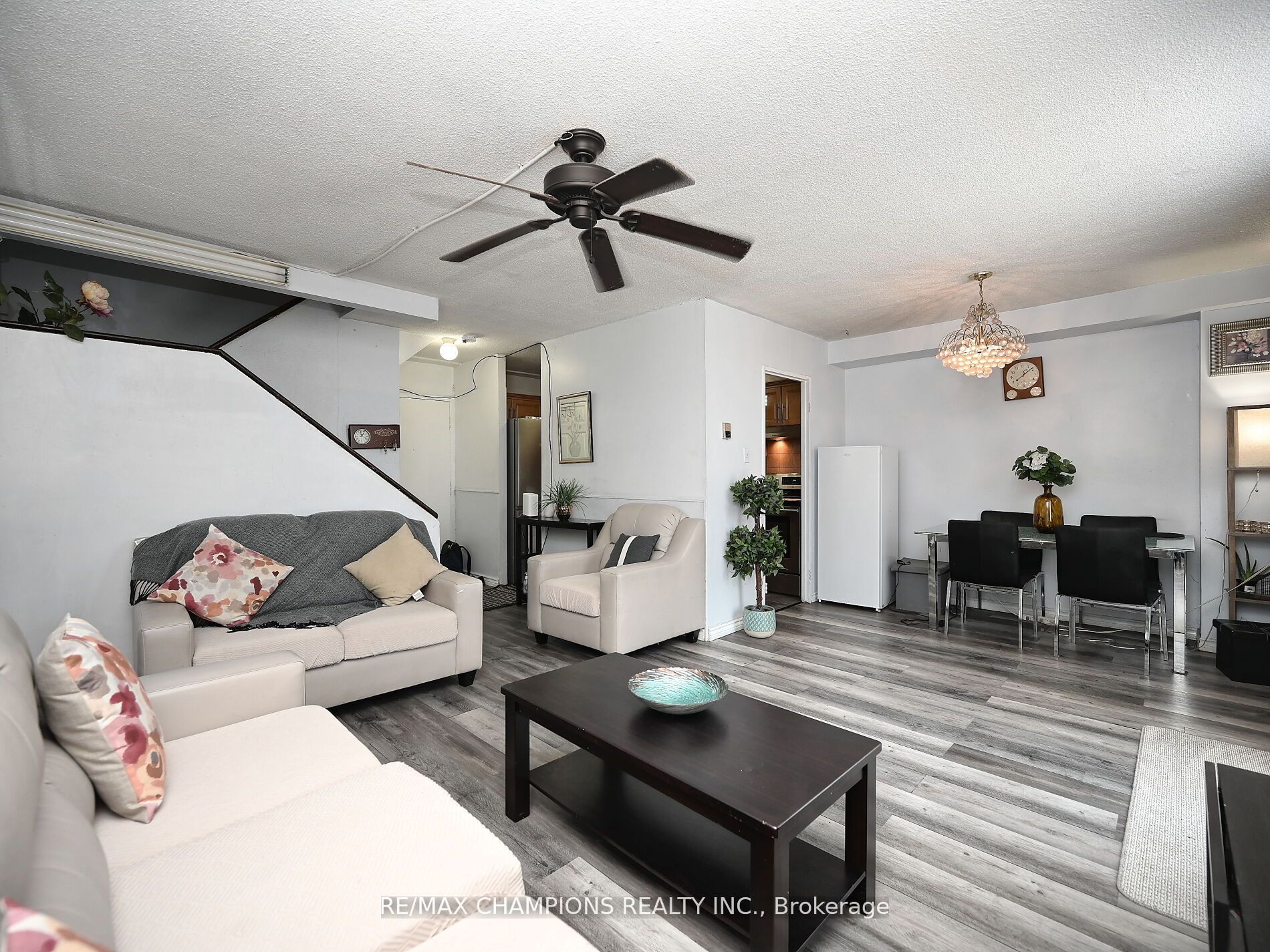 1050 Stainton Drive E 112, Mississauga, ON L5C 2T7 photo 5