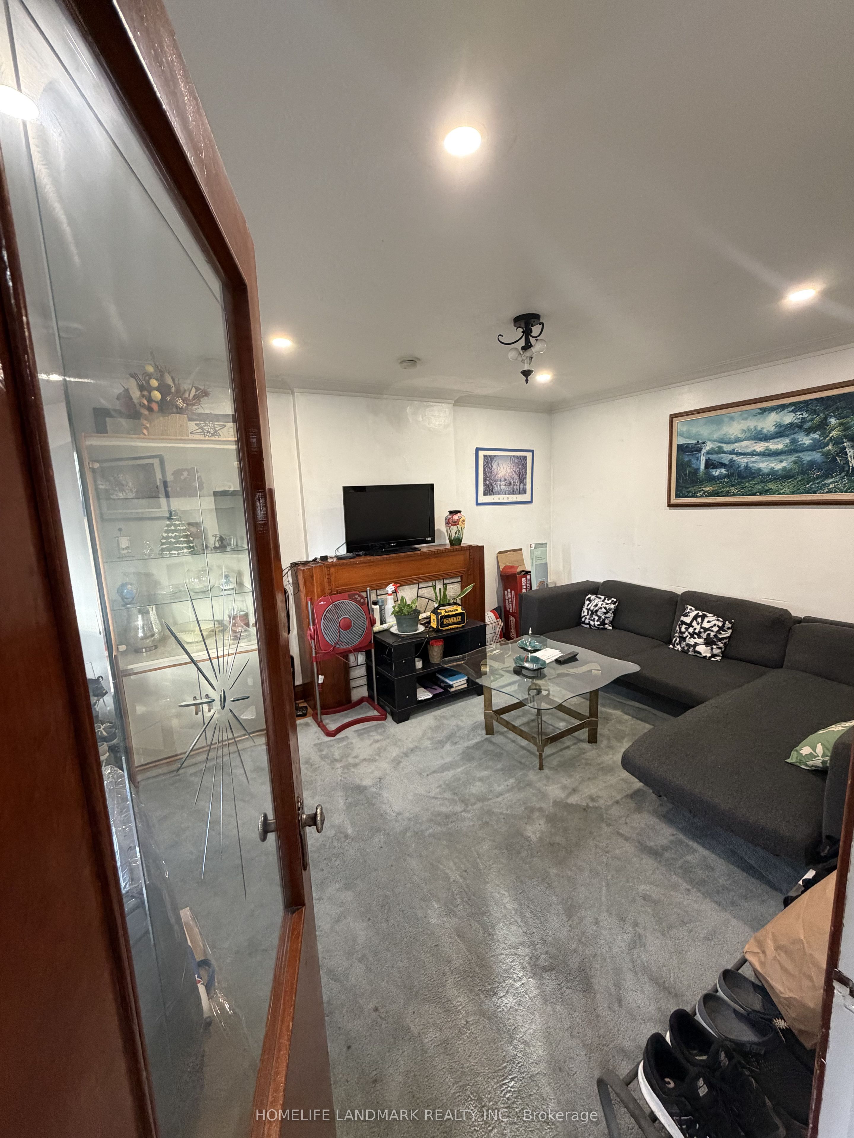 131 Cameron Avenue, Toronto, ON M6M 1R6 photo 2