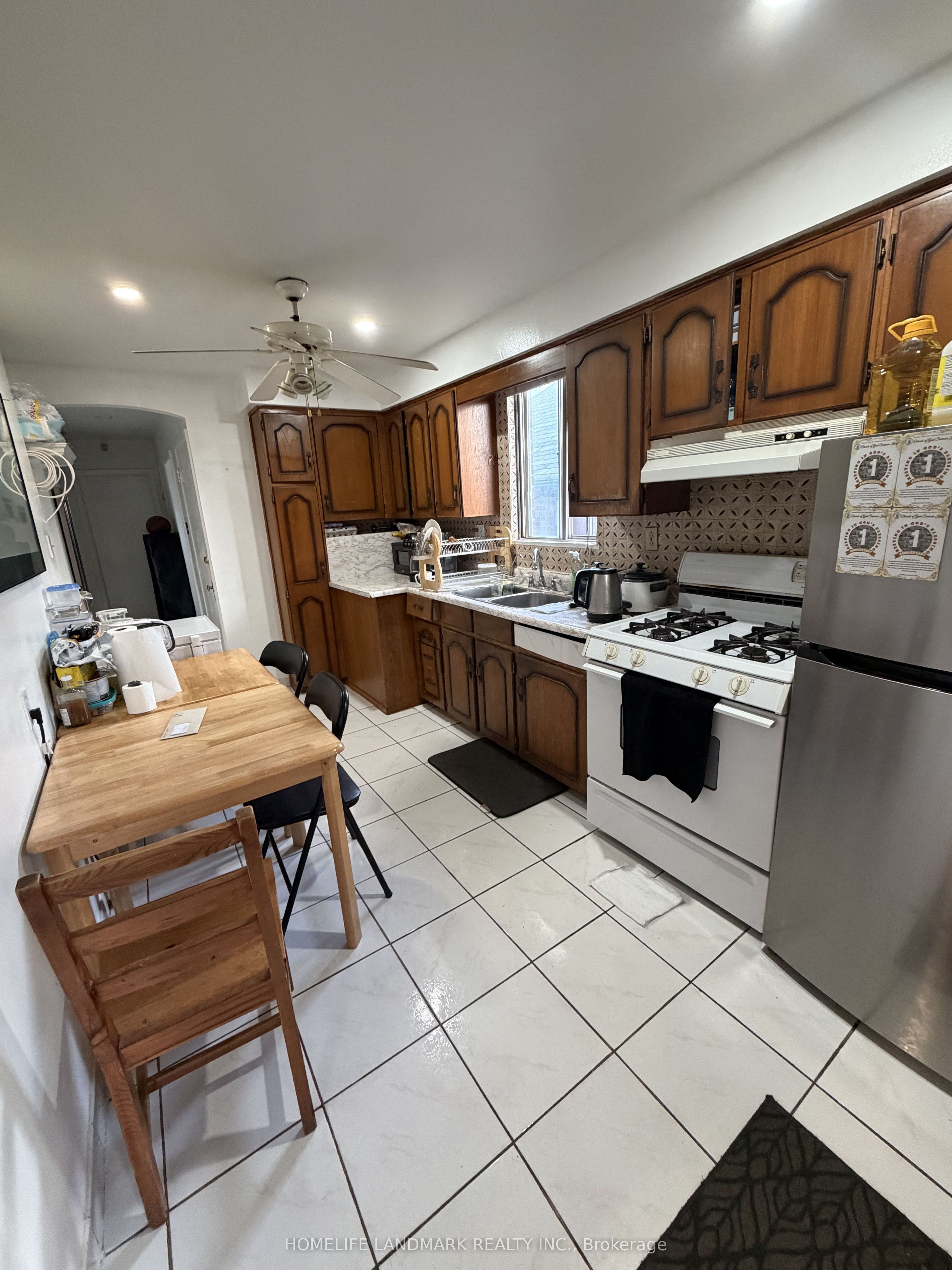131 Cameron Avenue, Toronto, ON M6M 1R6 photo 4