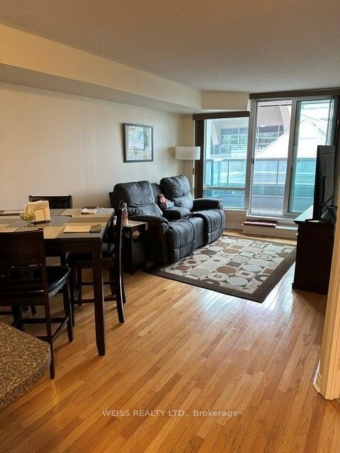 33 Elm Drive 310, Mississauga, ON L5B 4M2 photo 3