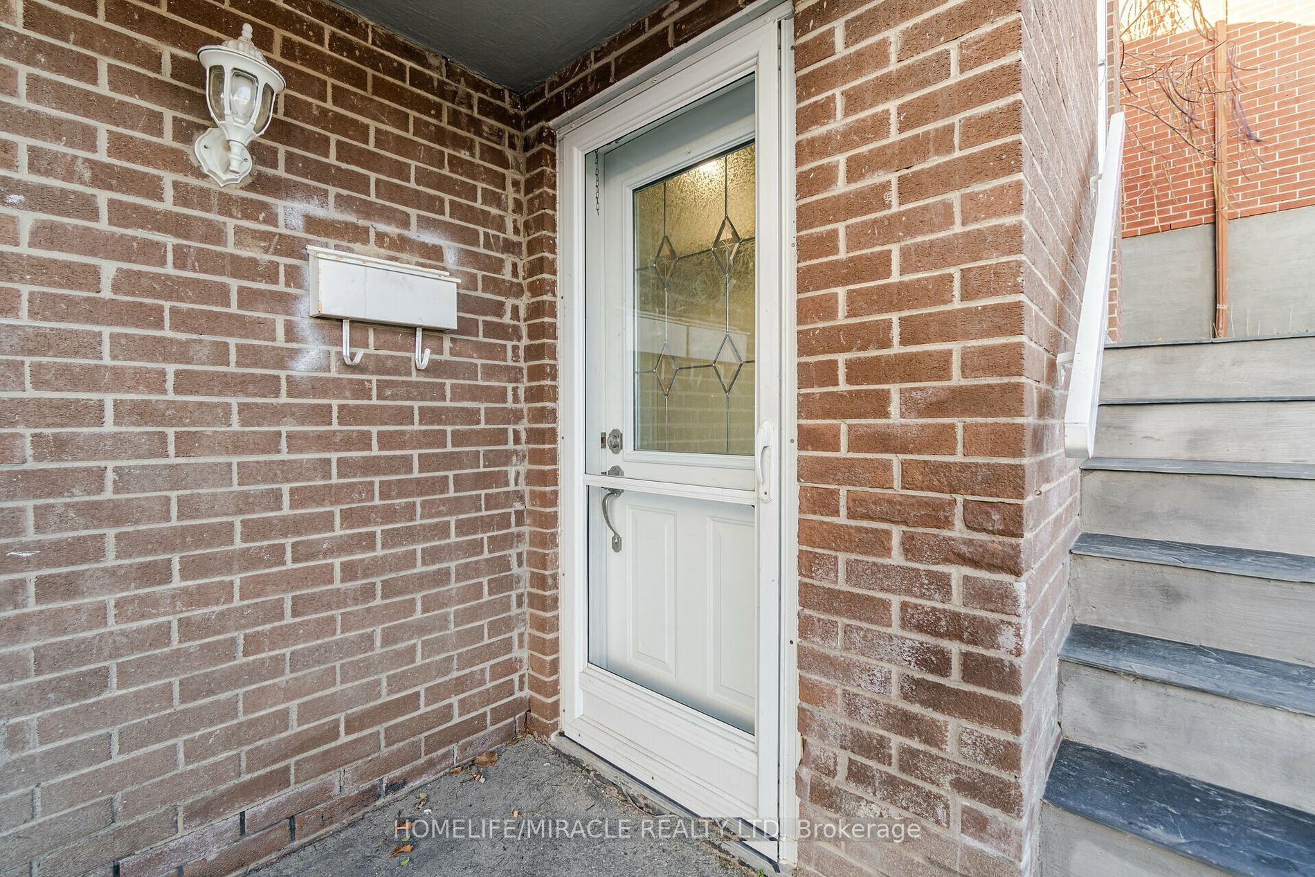 18 Prouse Drive, Brampton, ON L6V 3A8 photo 2