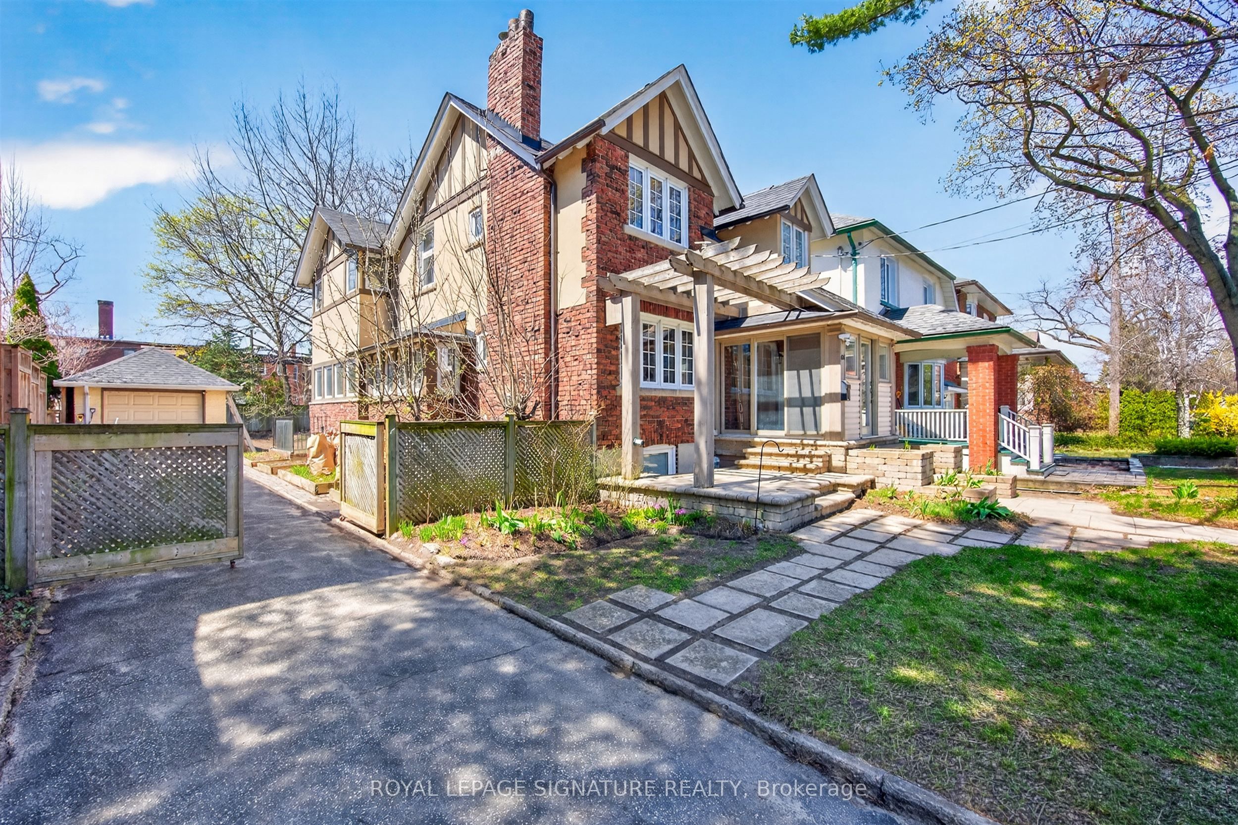 426 Armadale Avenue, Toronto, ON M6S 3X8