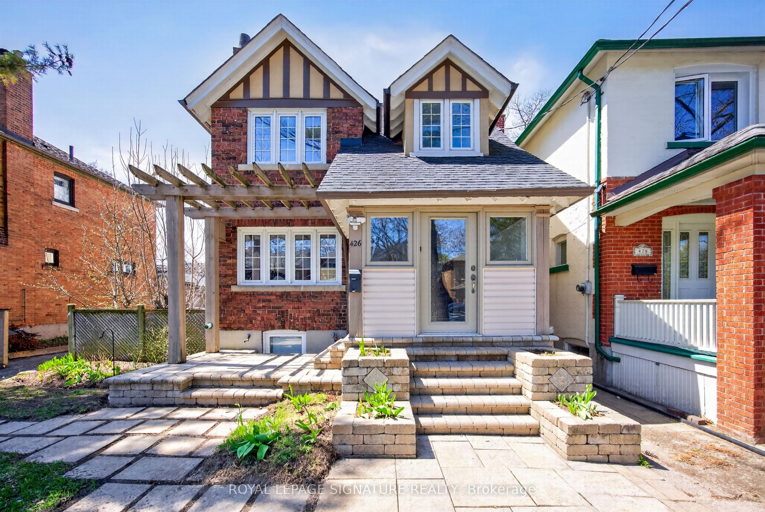 426 Armadale Avenue, Toronto, ON M6S 3X8 photo 2