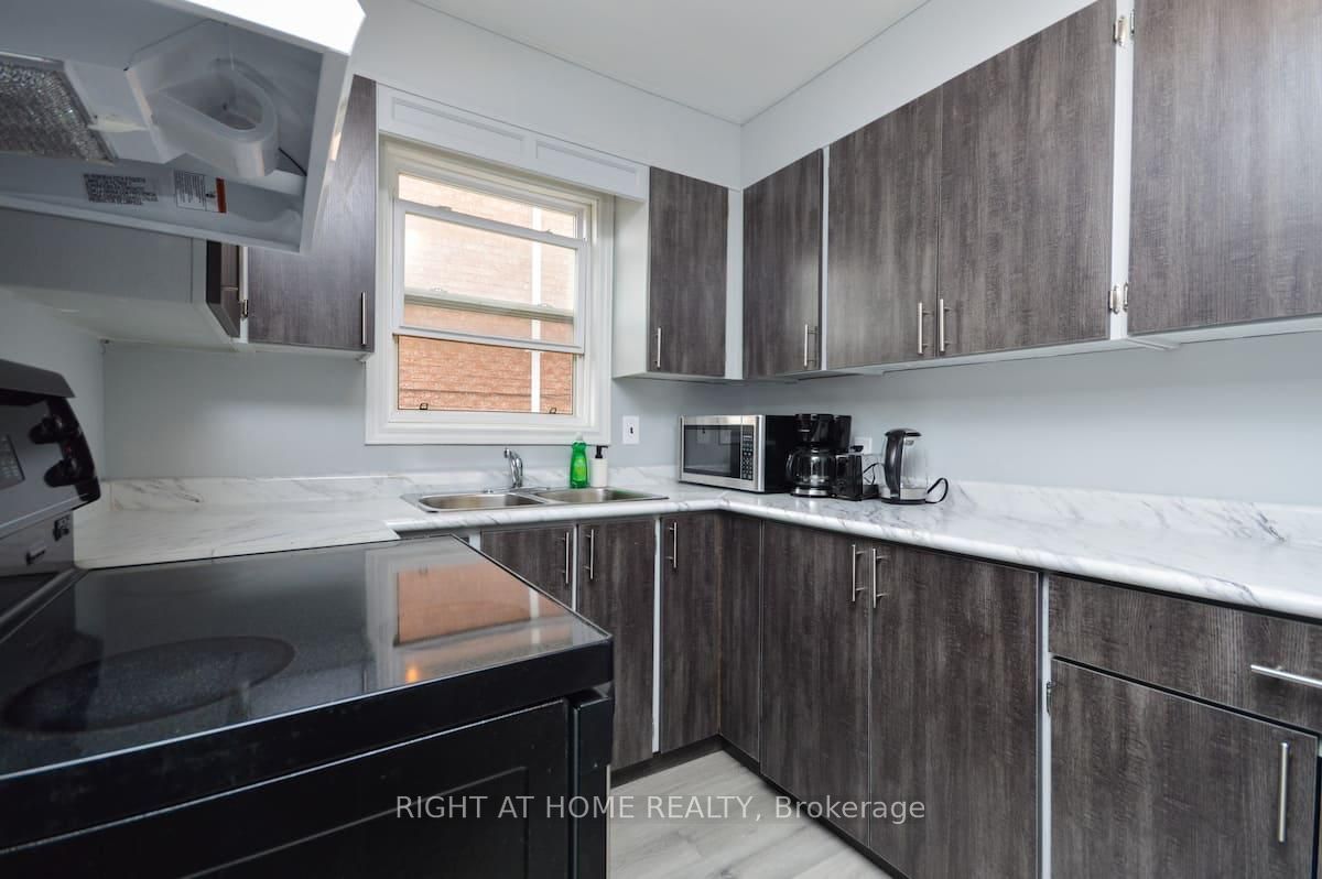 9 Donald Avenue, Toronto, ON M6M 1J7 photo 2