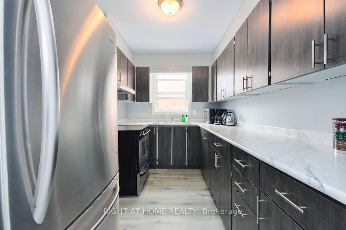 9 Donald Avenue, Toronto, ON M6M 1J7 photo 4