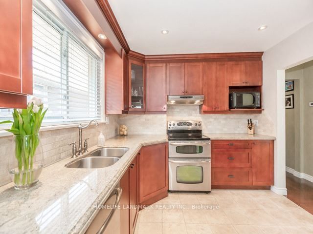 40 Carsbrooke Road, Toronto, ON M9C 3C1 photo 2
