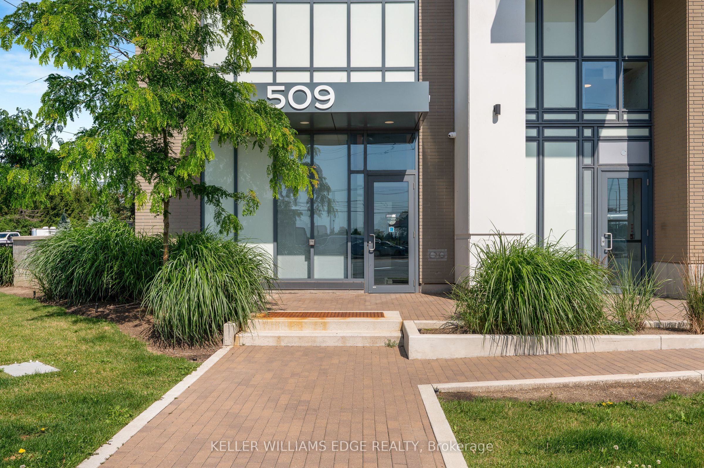 509 Dundas Street W 305, Oakville, ON L6M 5P4 photo 3