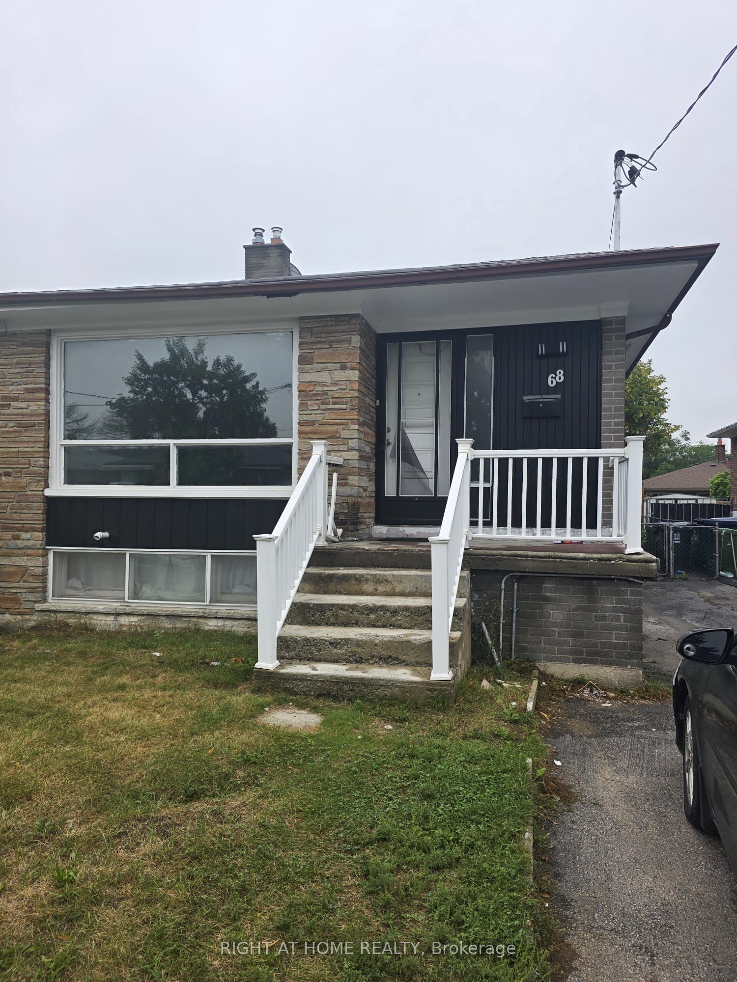 68 Elnathan Crescent Main, Toronto, ON M9L 2G1
