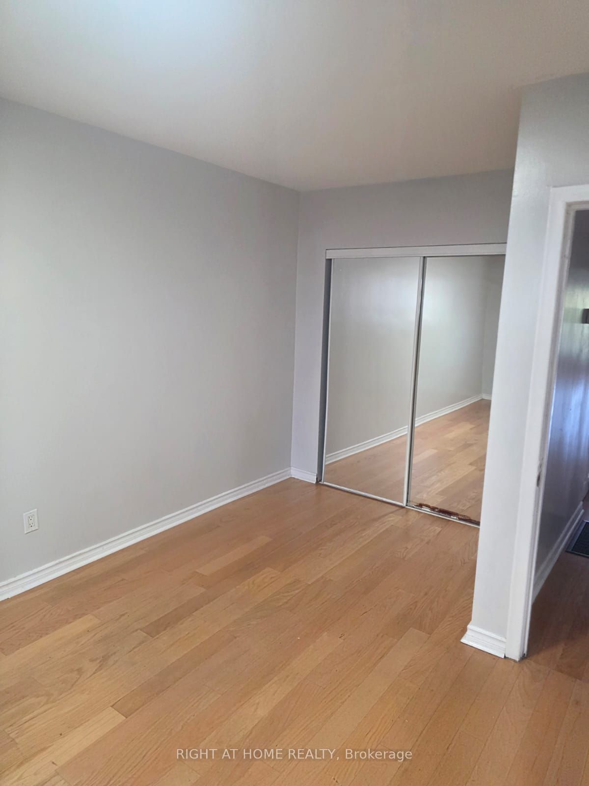 34 Goldsboro Road Main Floor, Toronto, ON M9L 1A7 photo 3