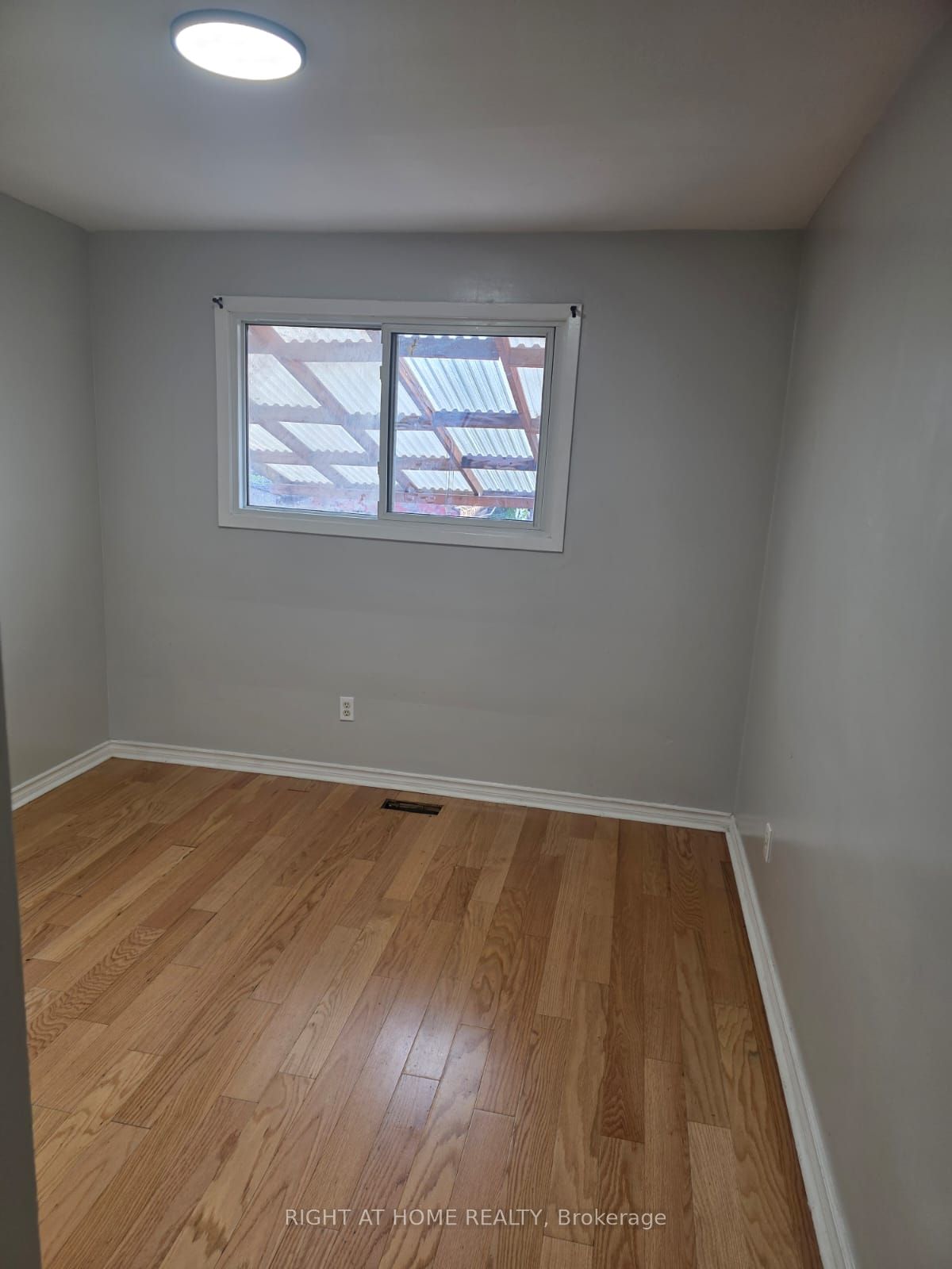 34 Goldsboro Road Main Floor, Toronto, ON M9L 1A7 photo 5