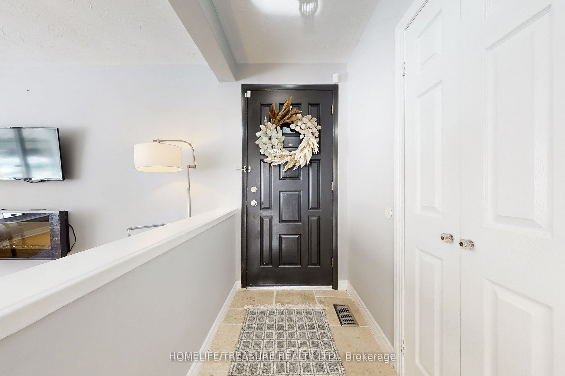 19 BRAMPTON Road, Toronto, ON M9R 3J3 photo 4