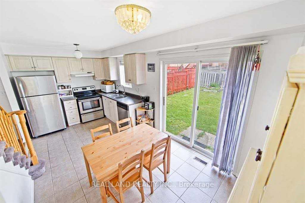 31 Poplar Plains Road, Brampton, ON L7A 1Z5 photo 2