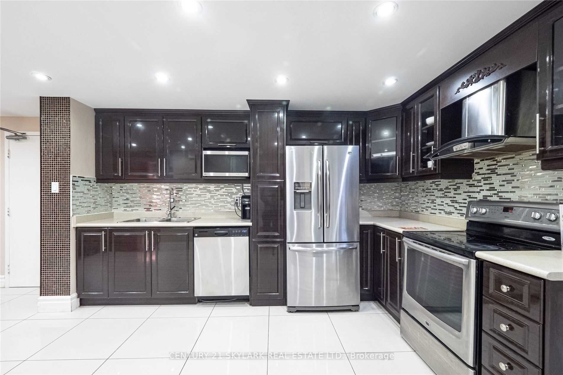 370 Dixon Road 1601, Toronto, ON M9R 1T2 photo 3