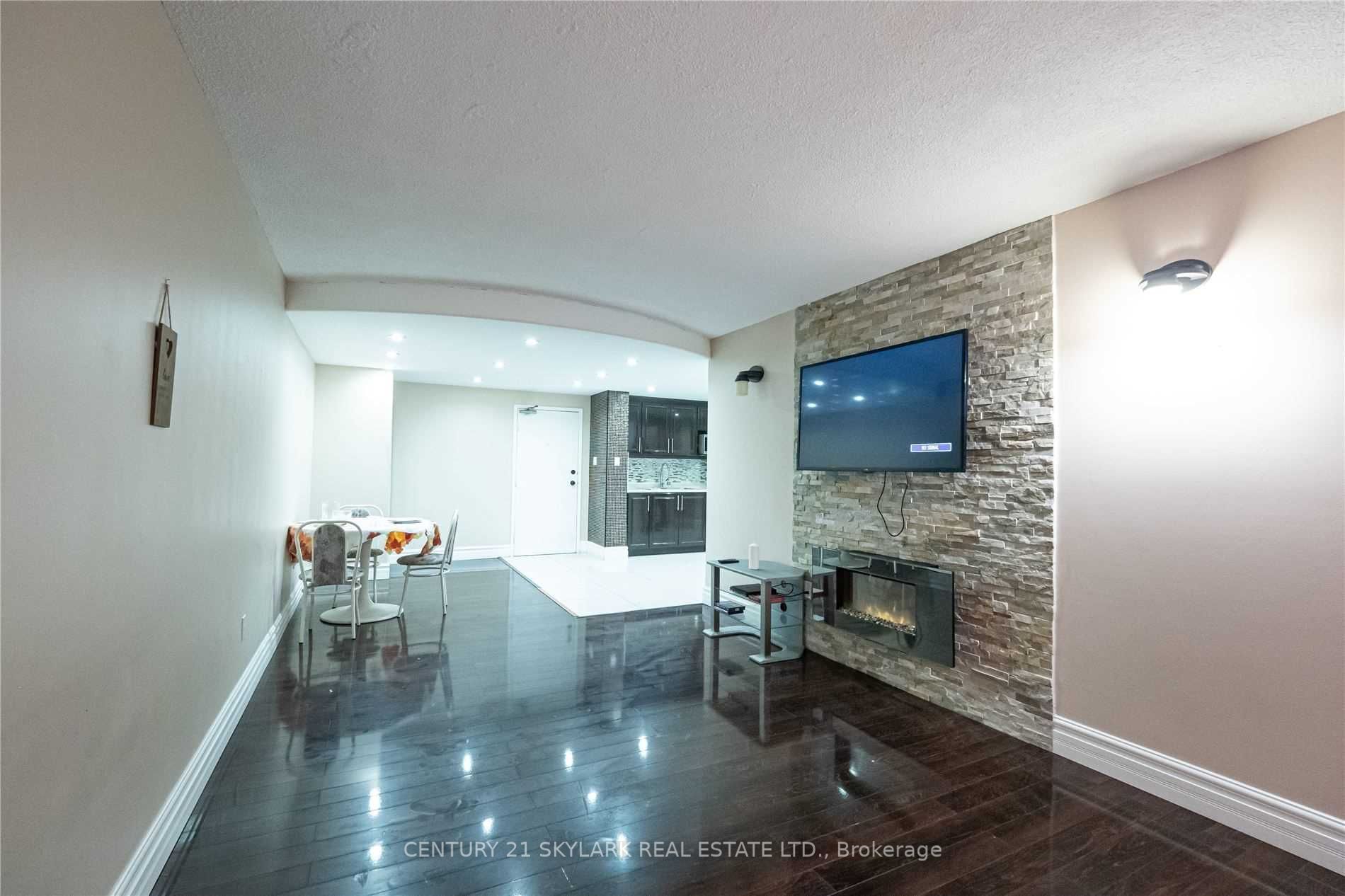 370 Dixon Road 1601, Toronto, ON M9R 1T2 photo 4