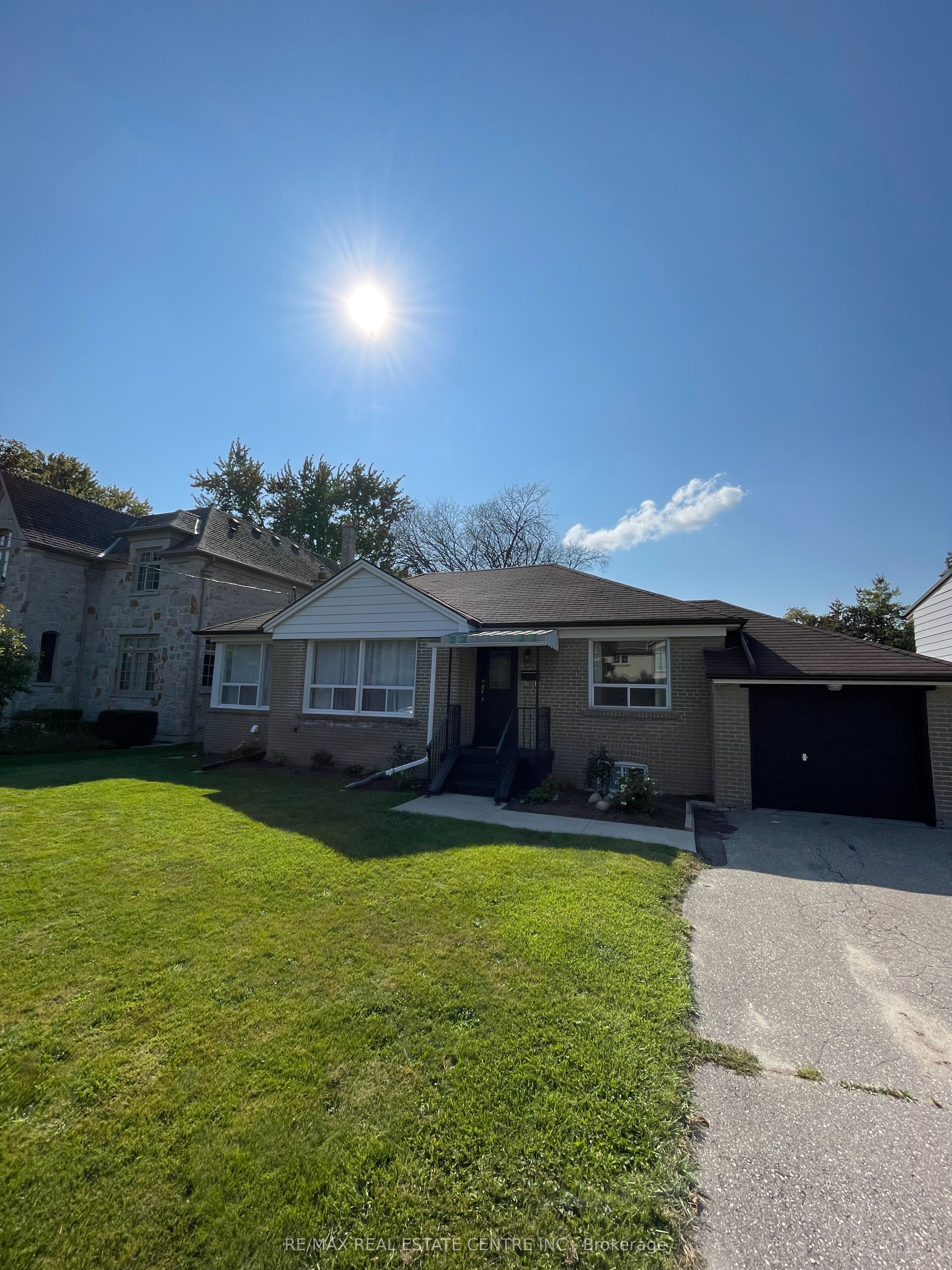 24 Smithwood Drive, Toronto, ON M9B 4R8