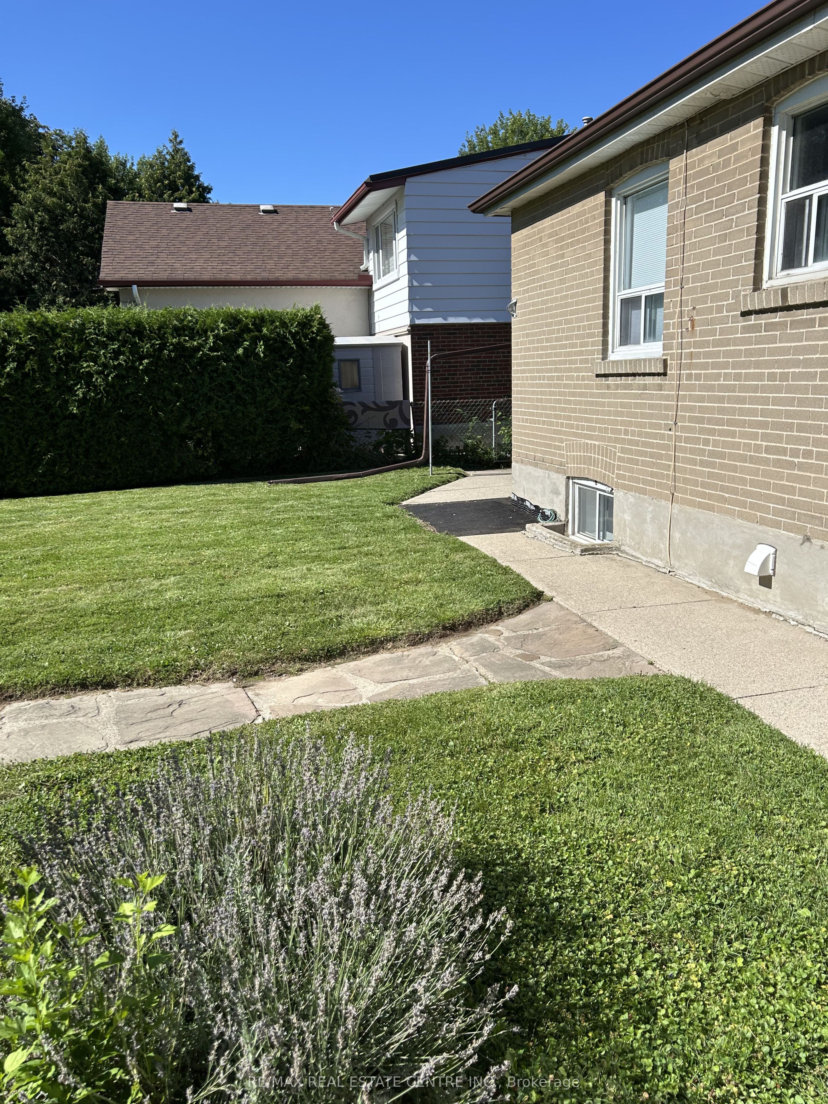 24 Smithwood Drive, Toronto, ON M9B 4R8 photo 4