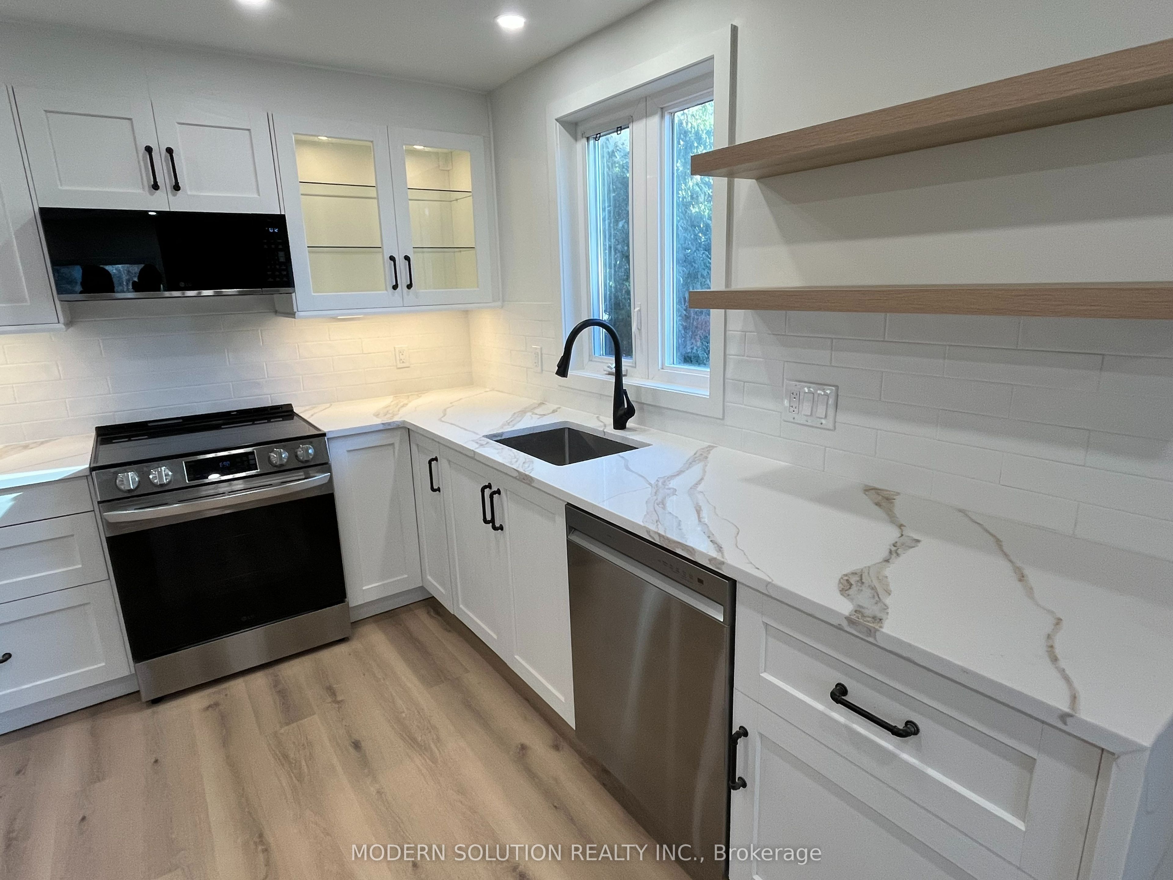 23 Tilden Crescent, Toronto, ON M9P 1V6 photo 4