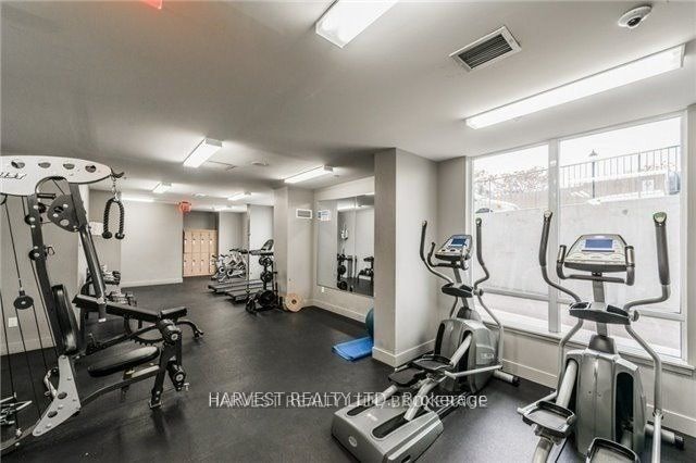 812 Landsdowne Avenue 1209, Toronto, ON M6H 4K5 photo 3