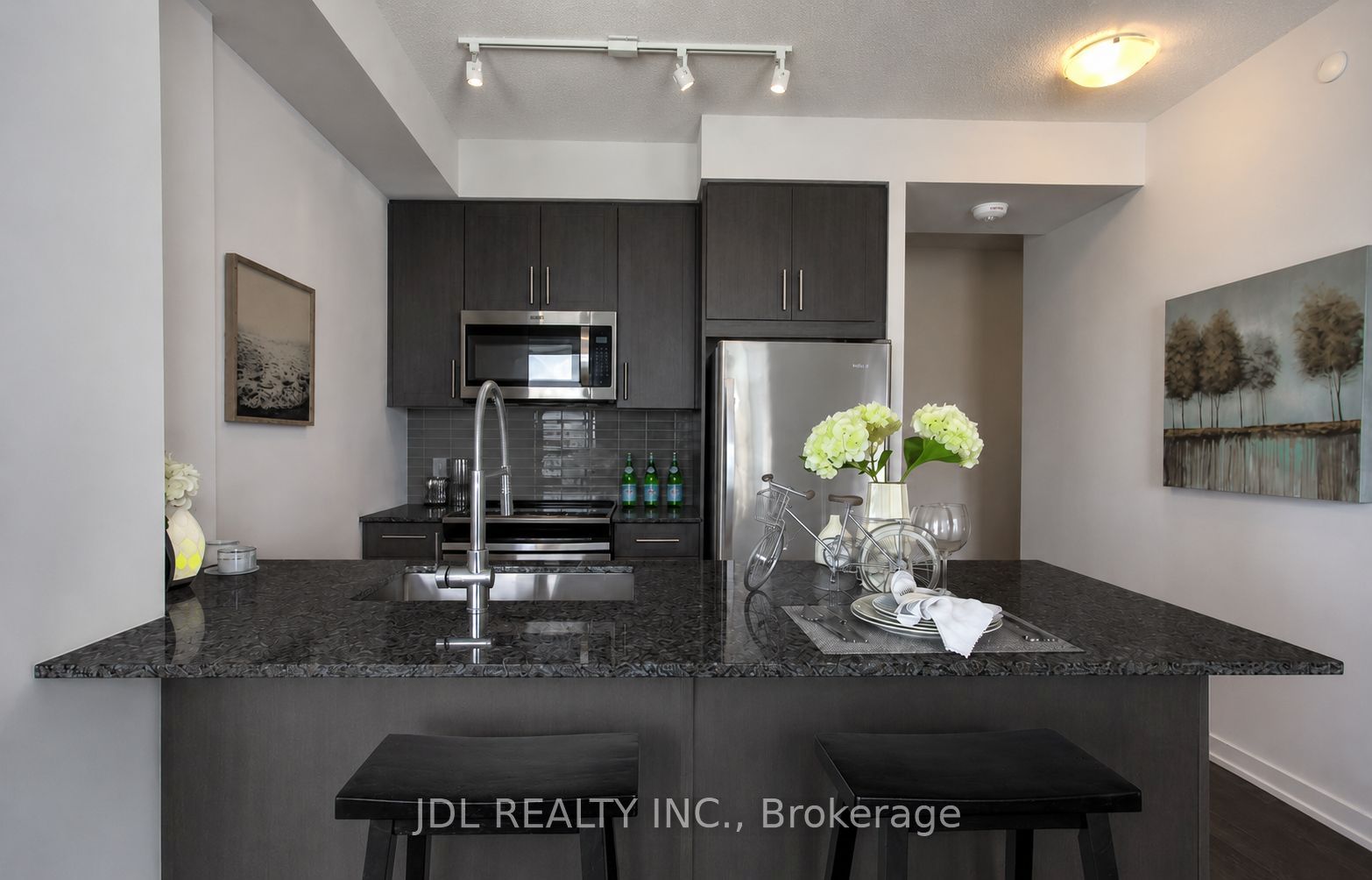 4055 Parkside Village Drive 815, Mississauga, ON L5B 0K8 photo 3