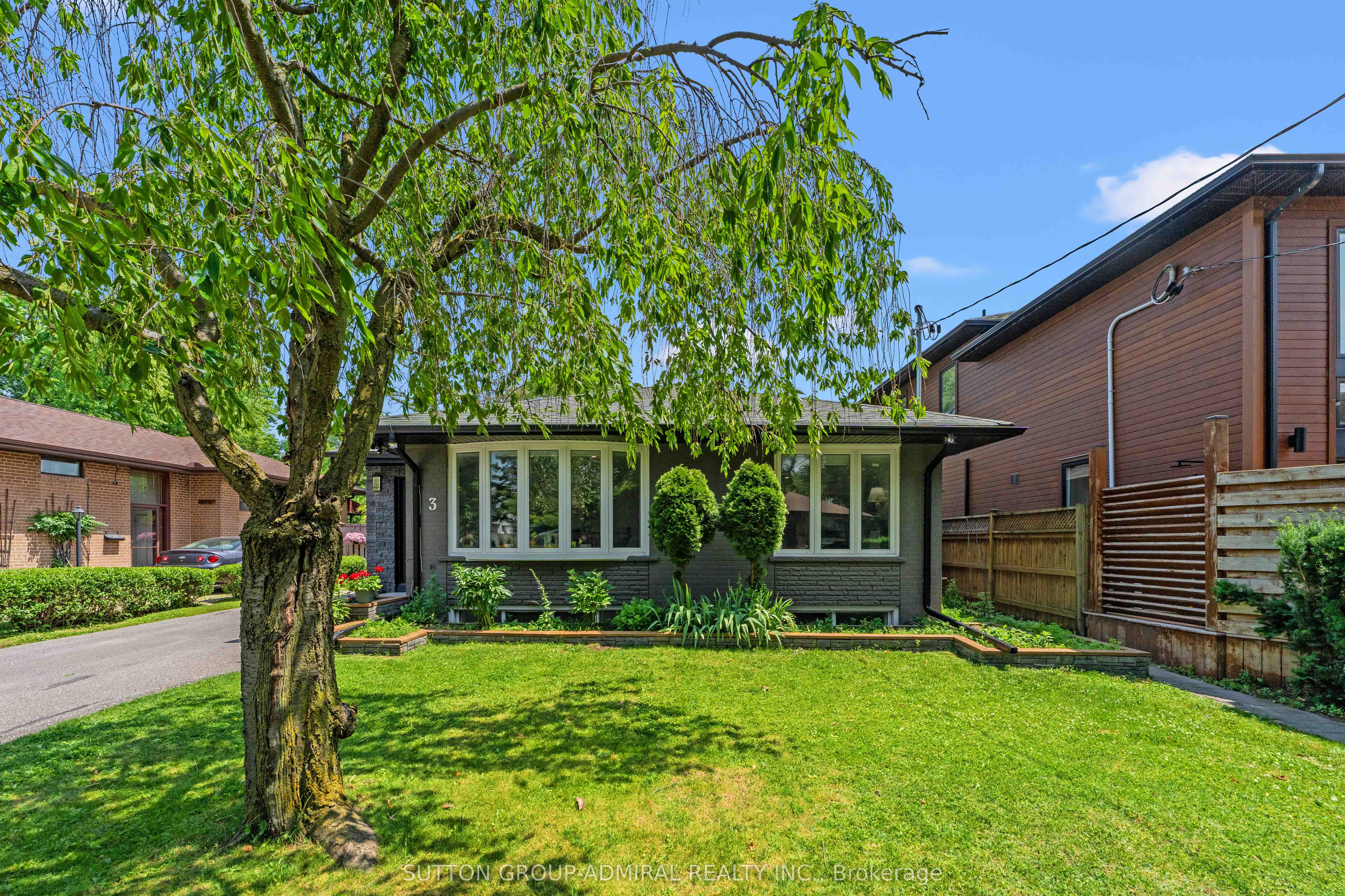 3 Hartland Road, Toronto, ON M9C 4S9