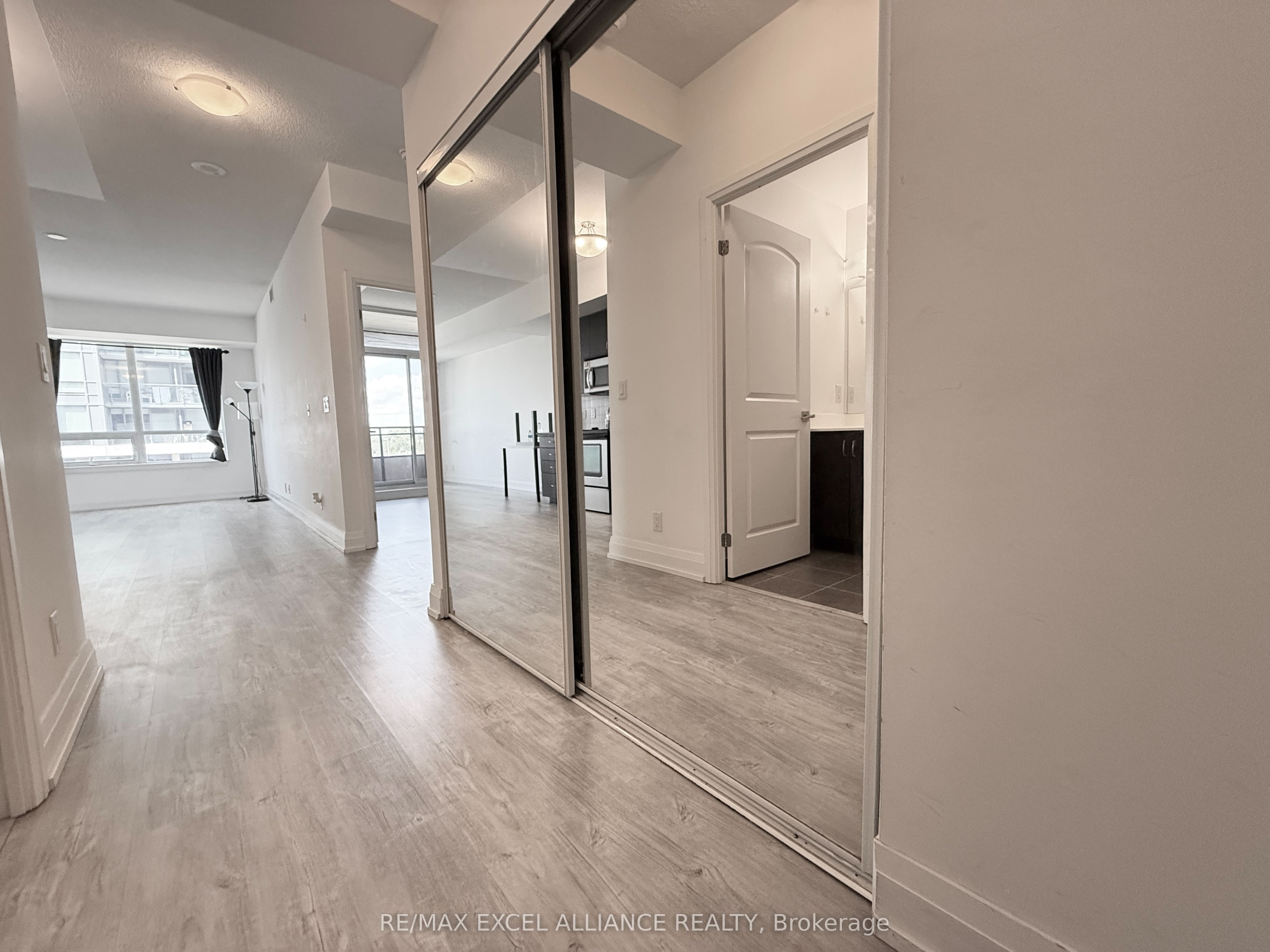 1 De Boers Drive 405, Toronto, ON M3J 0G6 photo 2