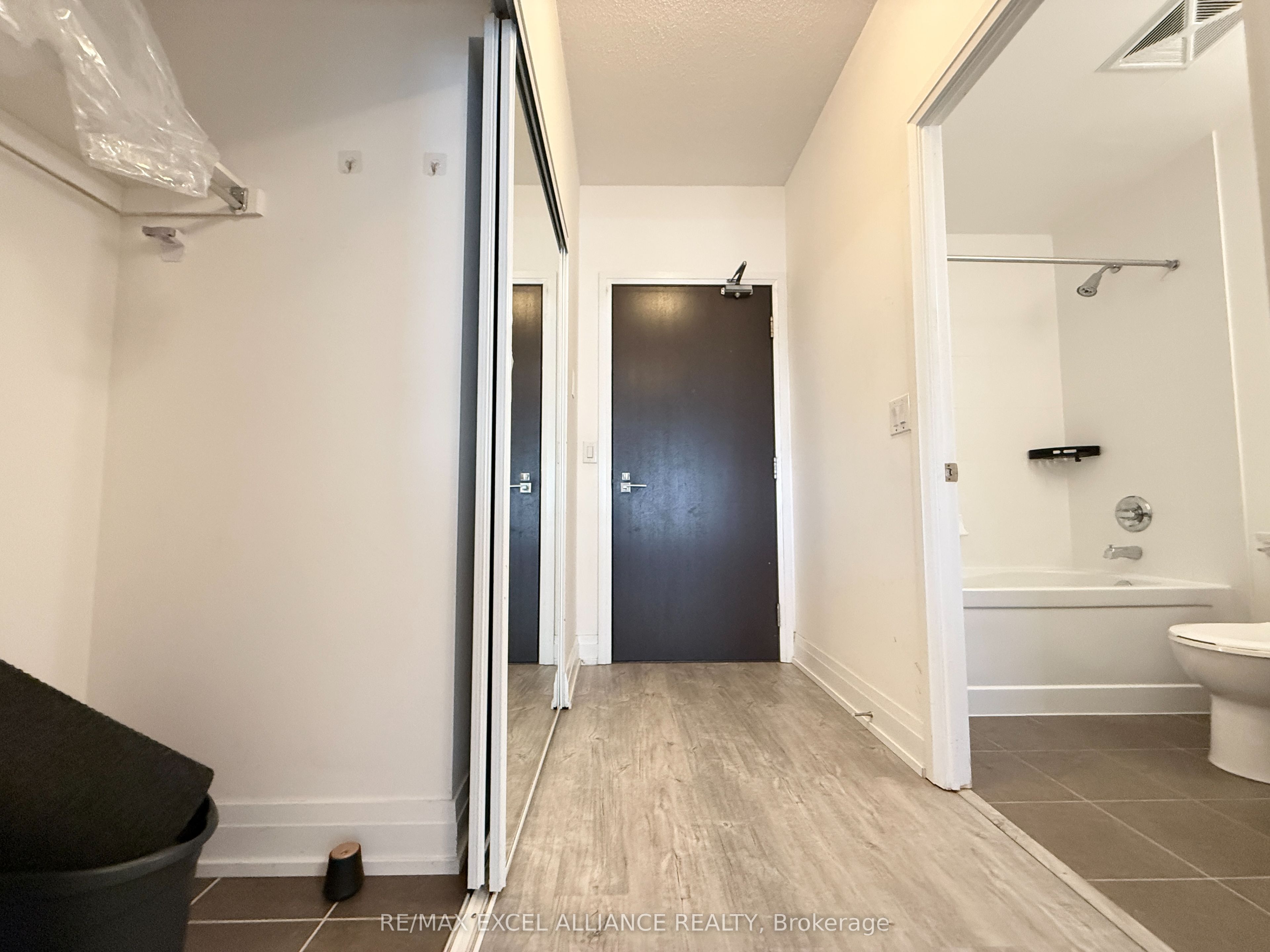 1 De Boers Drive 405, Toronto, ON M3J 0G6 photo 4
