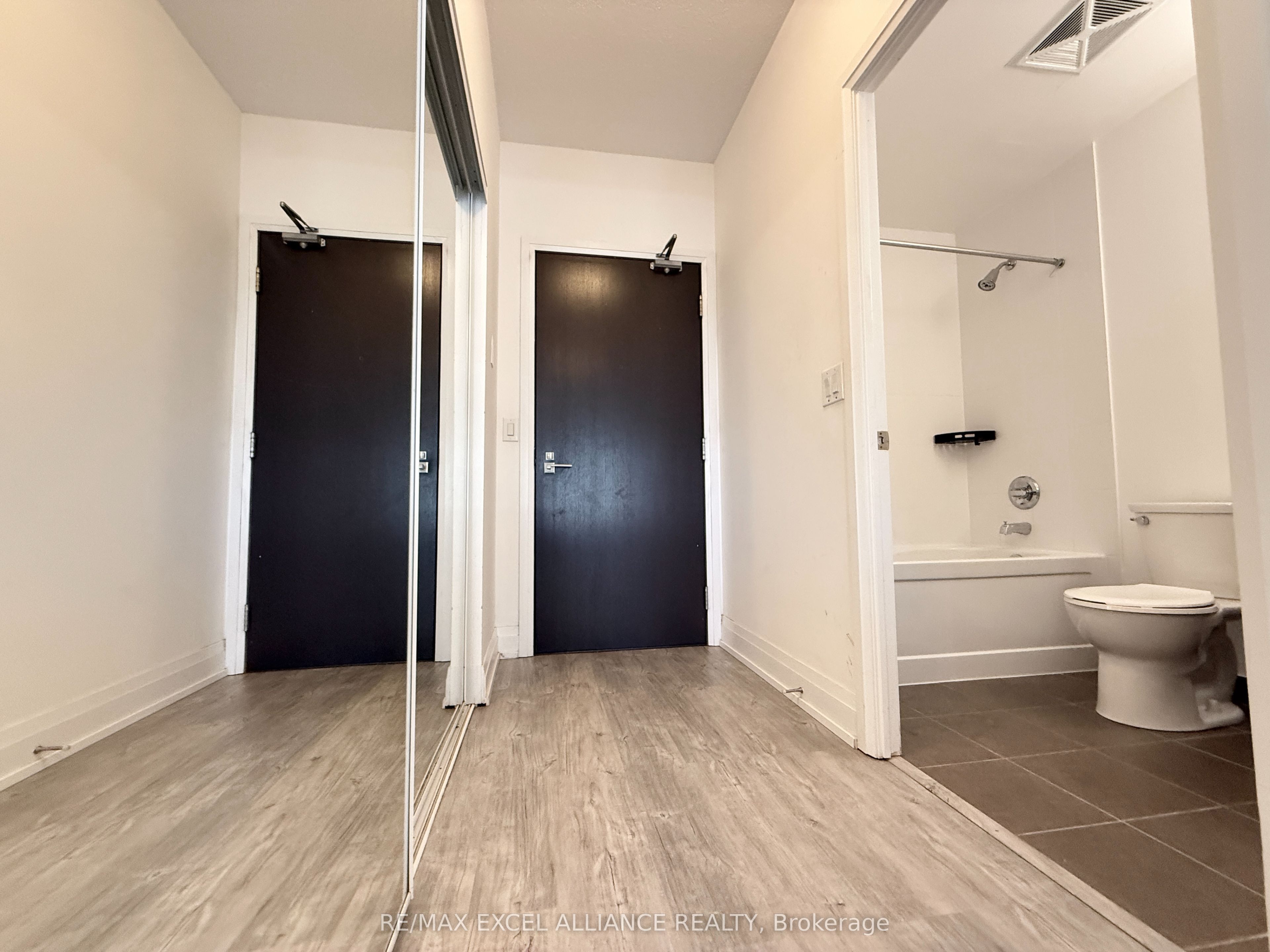 1 De Boers Drive 405, Toronto, ON M3J 0G6 photo 5