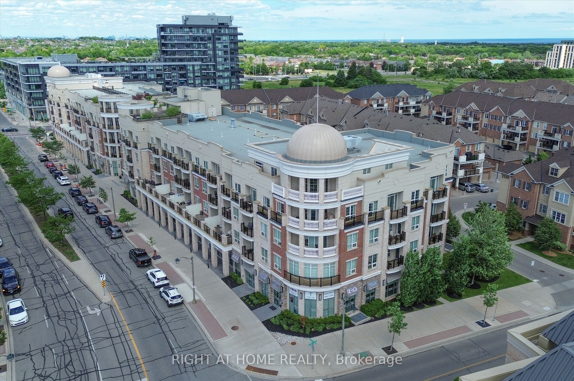216 Oak Park Boulevard 409, Oakville, ON L6H 7S8