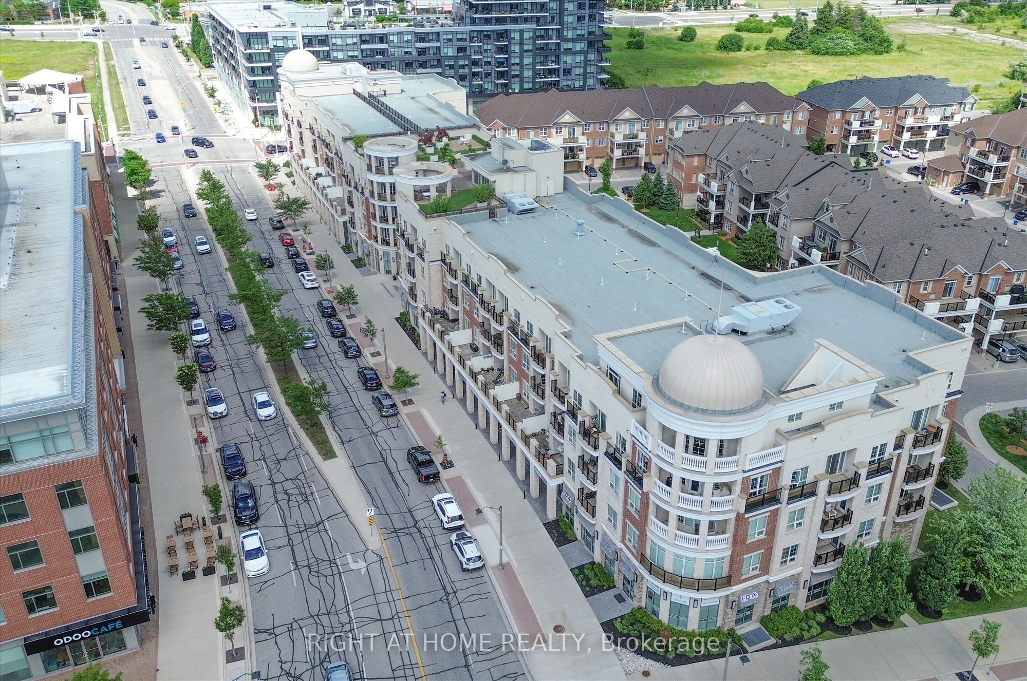 216 Oak Park Boulevard 409, Oakville, ON L6H 7S8 photo 2