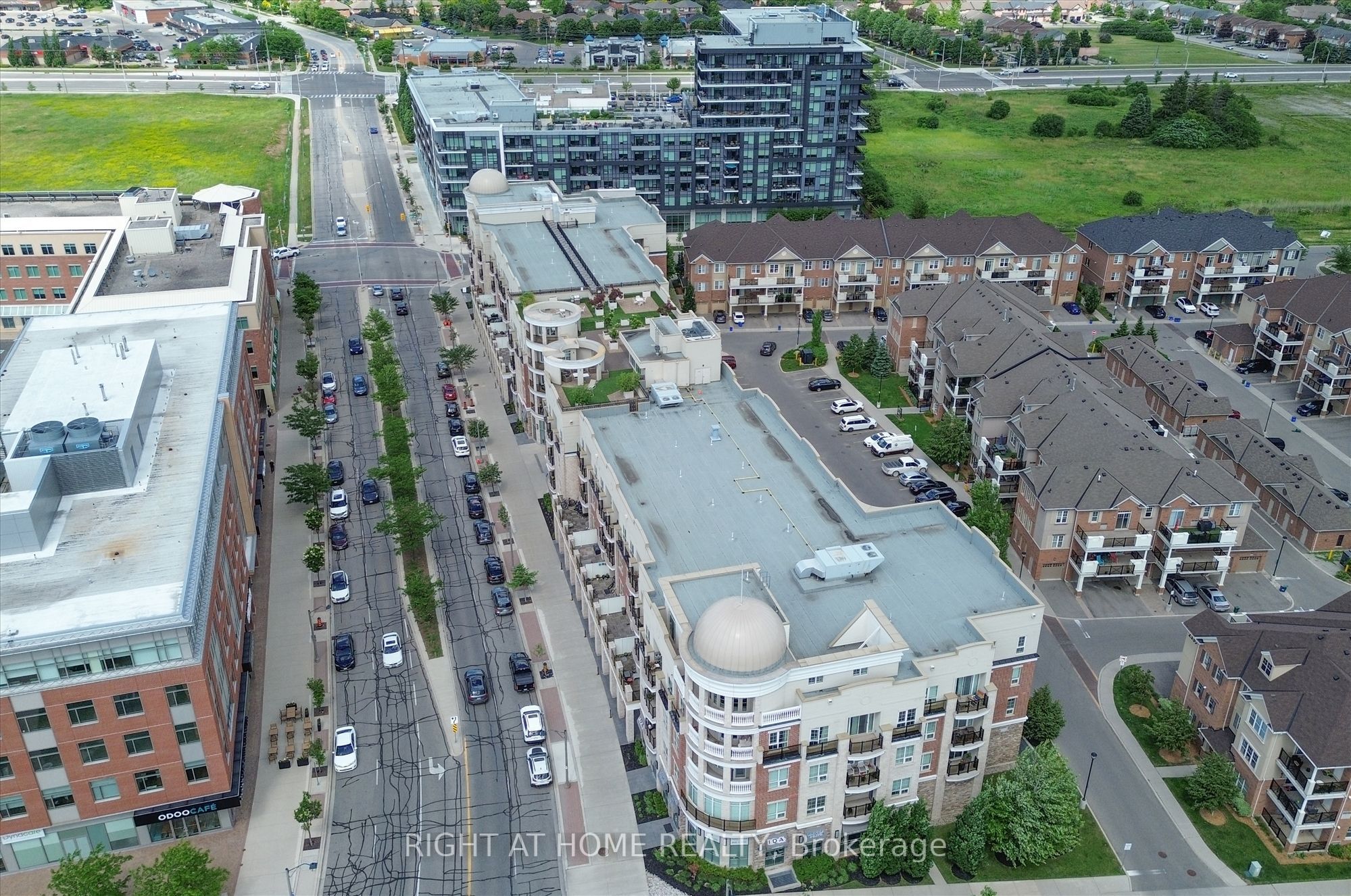 216 Oak Park Boulevard 409, Oakville, ON L6H 7S8 photo 3