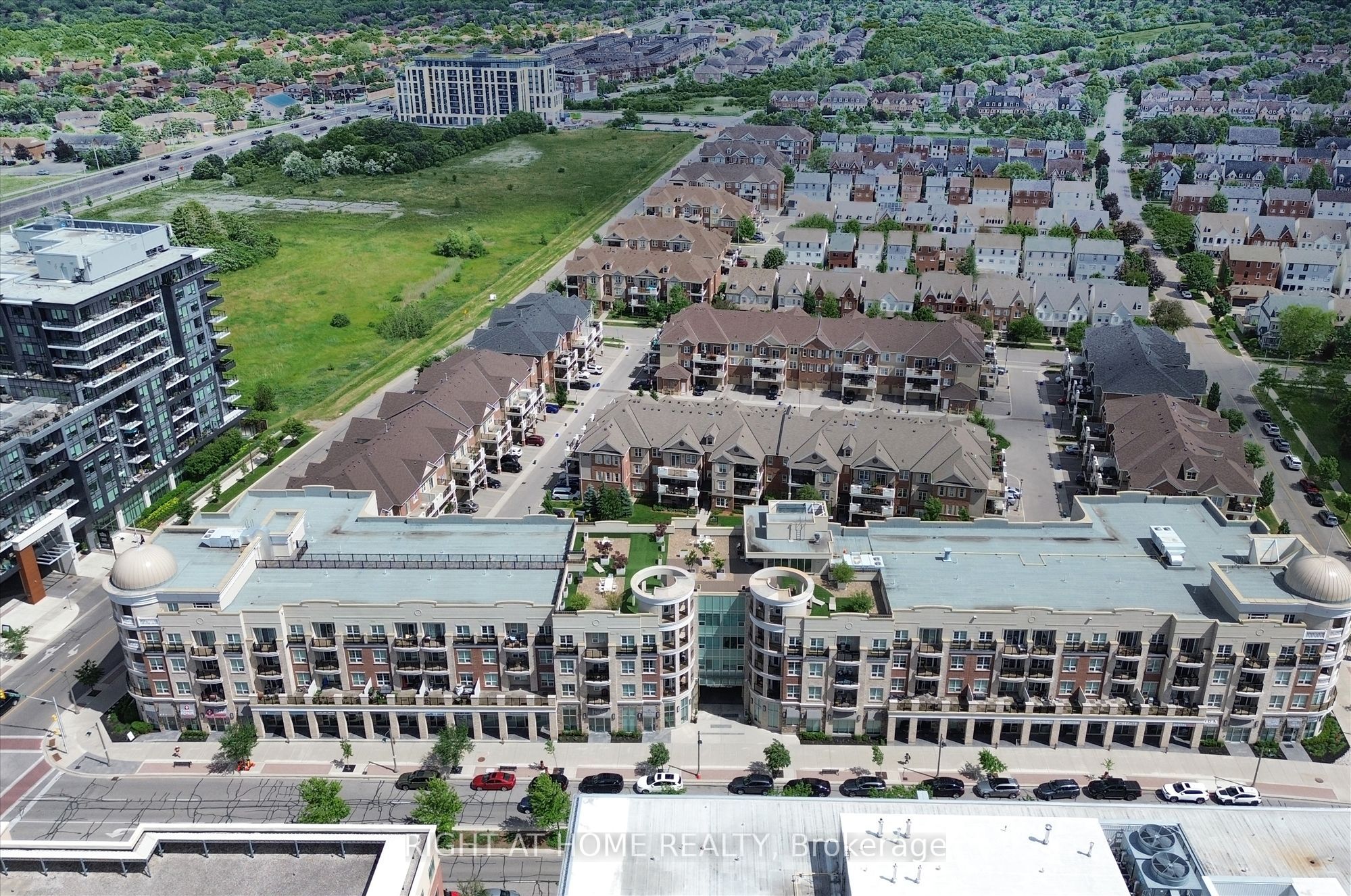 216 Oak Park Boulevard 409, Oakville, ON L6H 7S8 photo 4