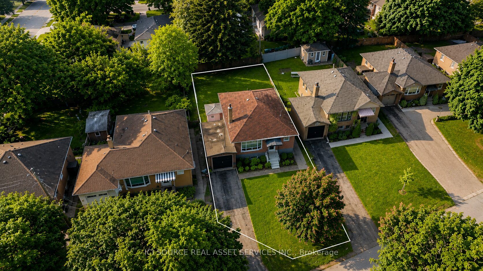 100 Ballacaine Drive, Toronto, ON M8Y 4B8