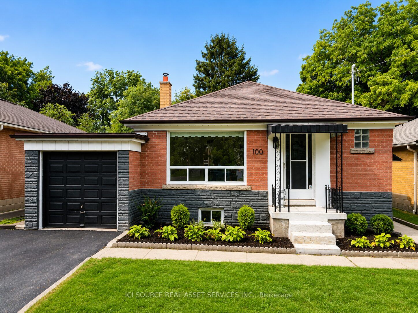 100 Ballacaine Drive, Toronto, ON M8Y 4B8 photo 2