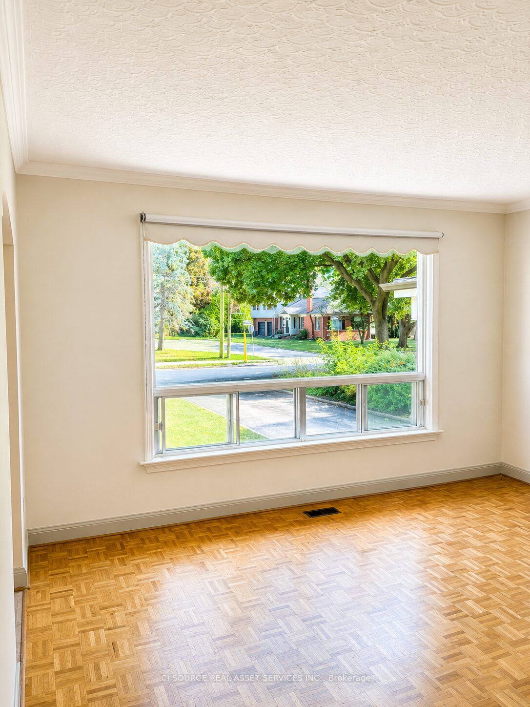 100 Ballacaine Drive, Toronto, ON M8Y 4B8 photo 4