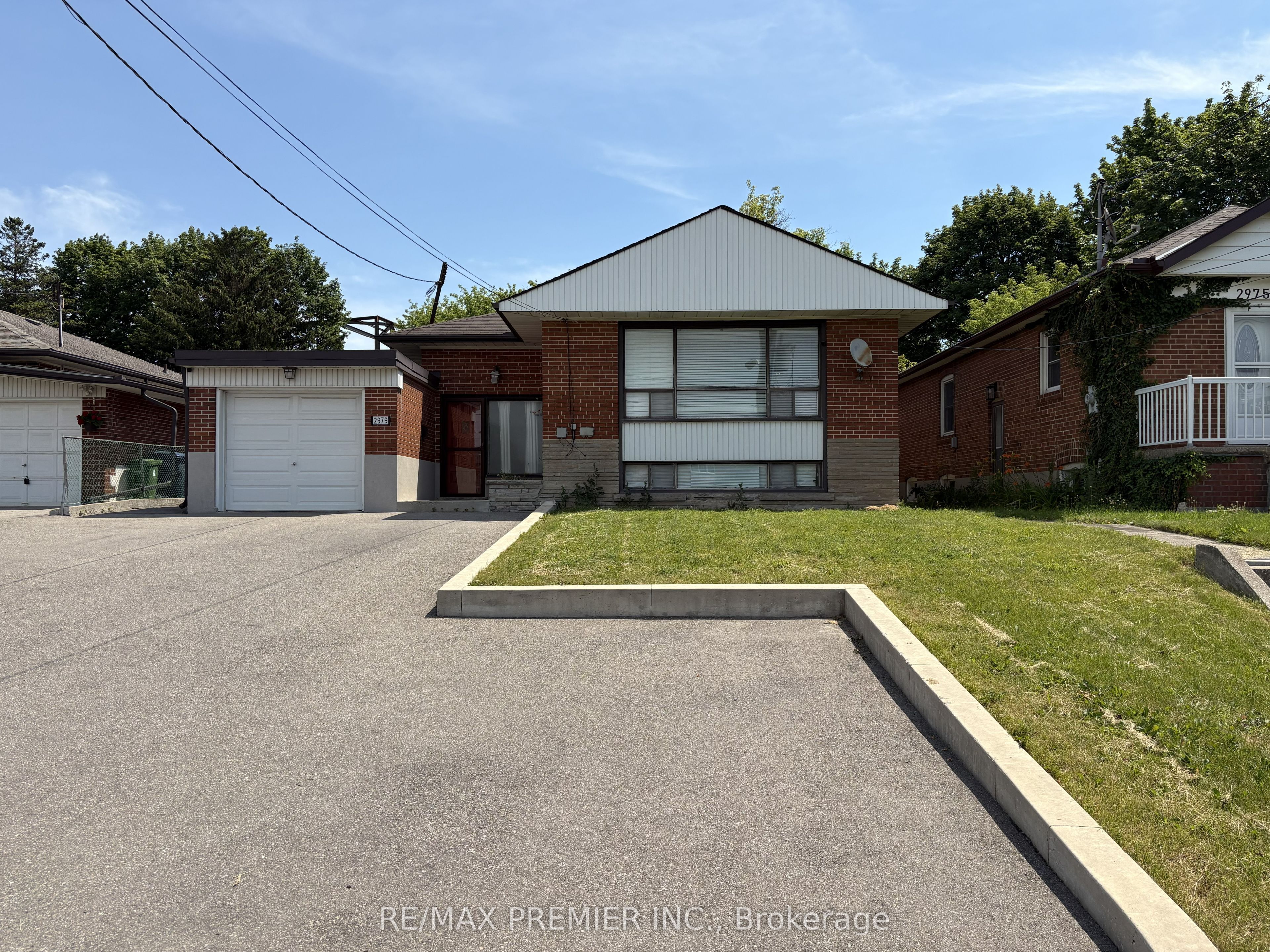 2979 Weston Road, Toronto, ON M9M 2T1