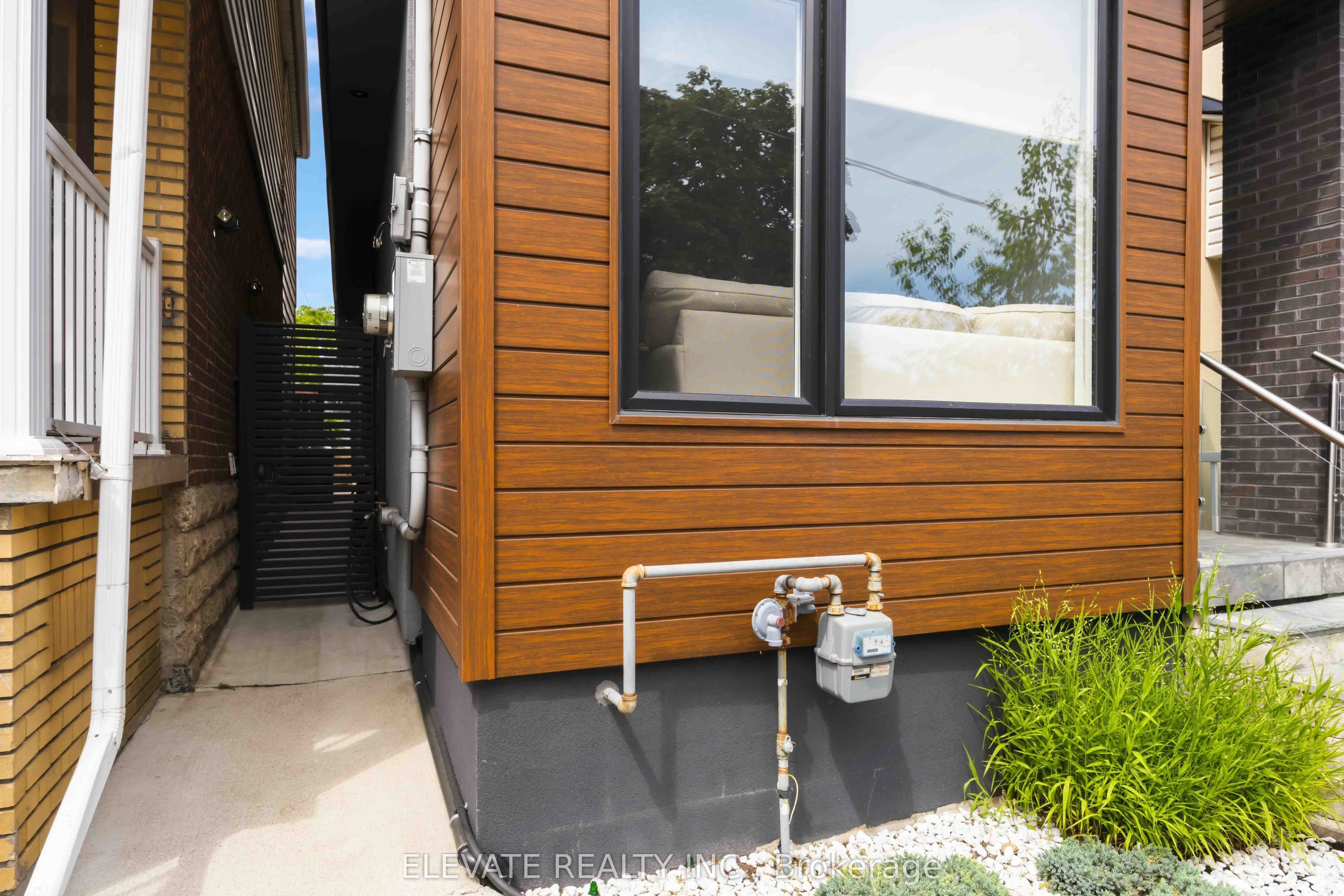 220 Gilbert Avenue Basement, Toronto, ON M6E 4W5 photo 2