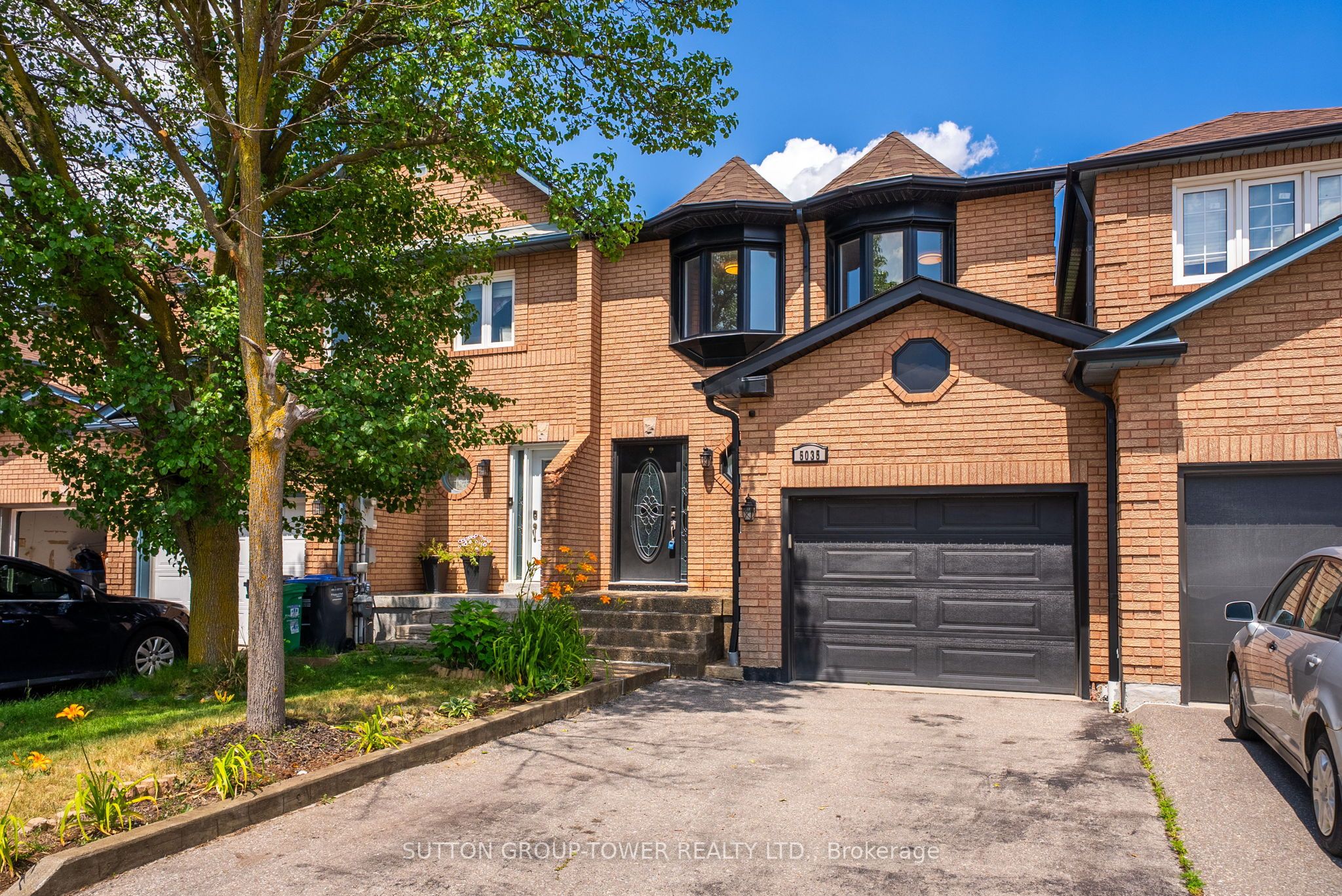 5035 Moulin Rouge Crescent, Mississauga, ON L5V 1R6 photo 2
