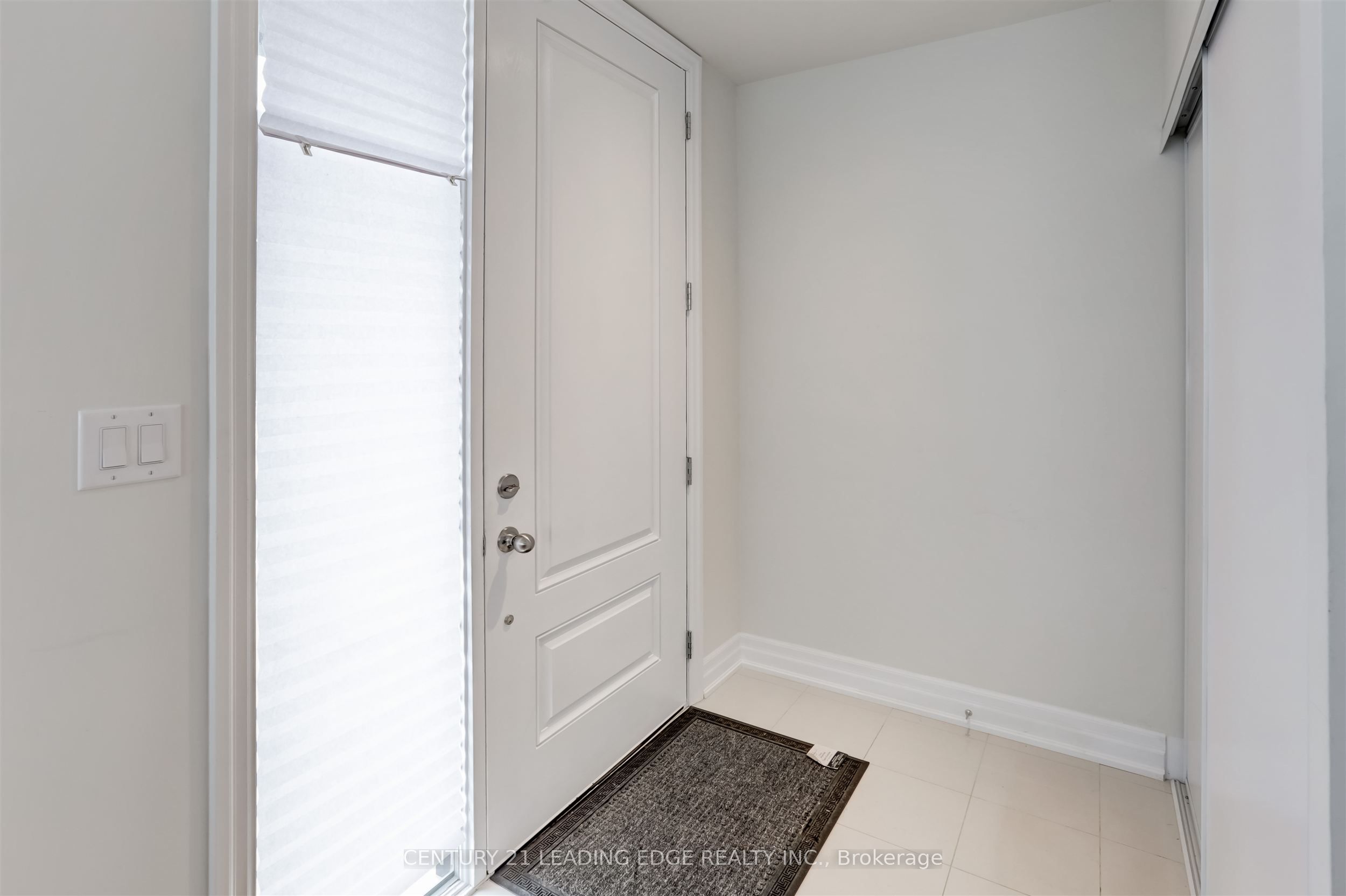 1180 Cawthra Road 106, Mississauga, ON L5G 4K7 photo 2