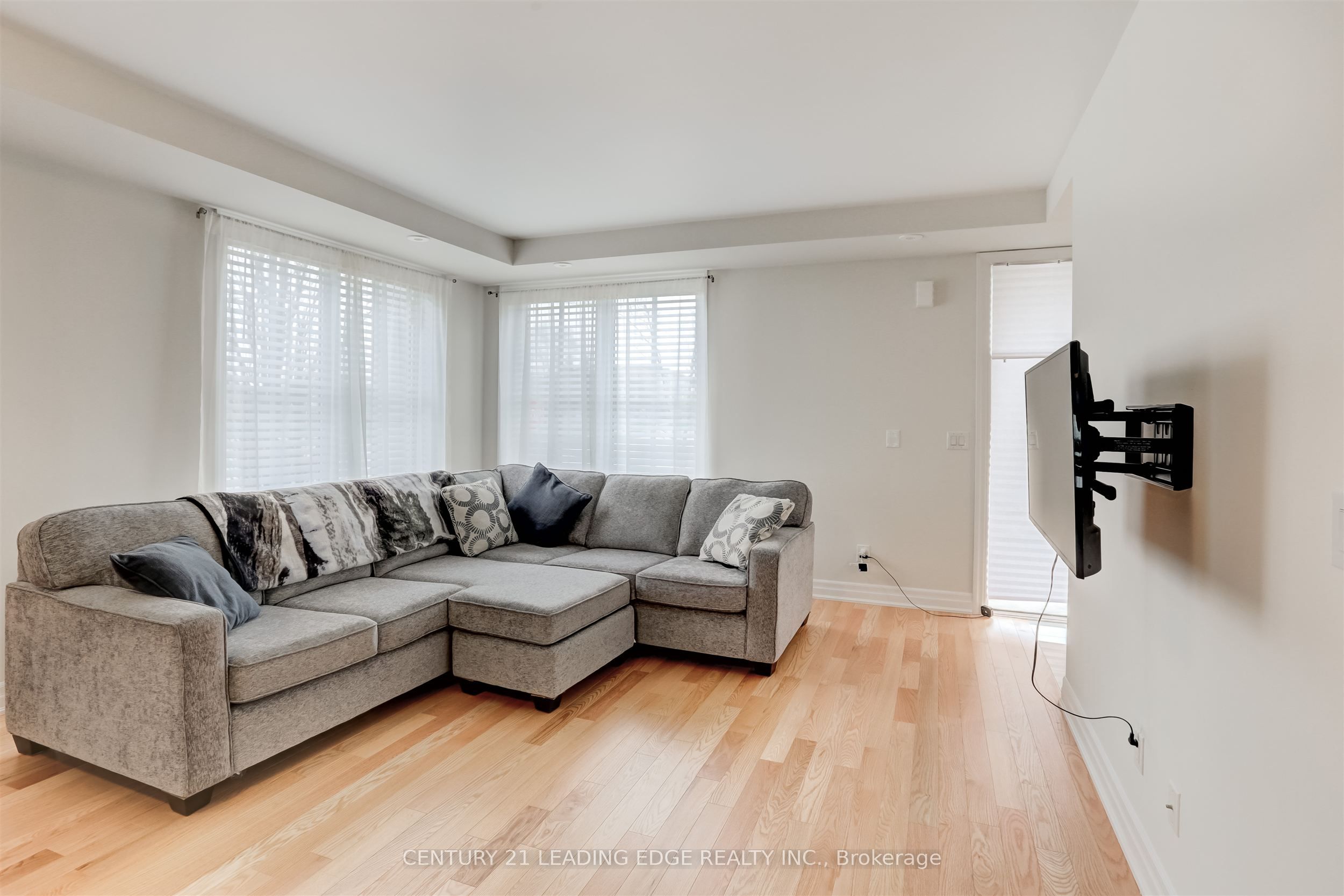 1180 Cawthra Road 106, Mississauga, ON L5G 4K7 photo 4