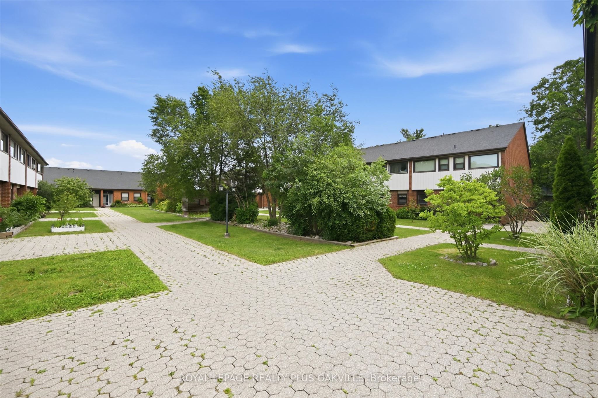 530 Falgarwood Drive 14, Oakville, ON L6H 1N3 photo 2