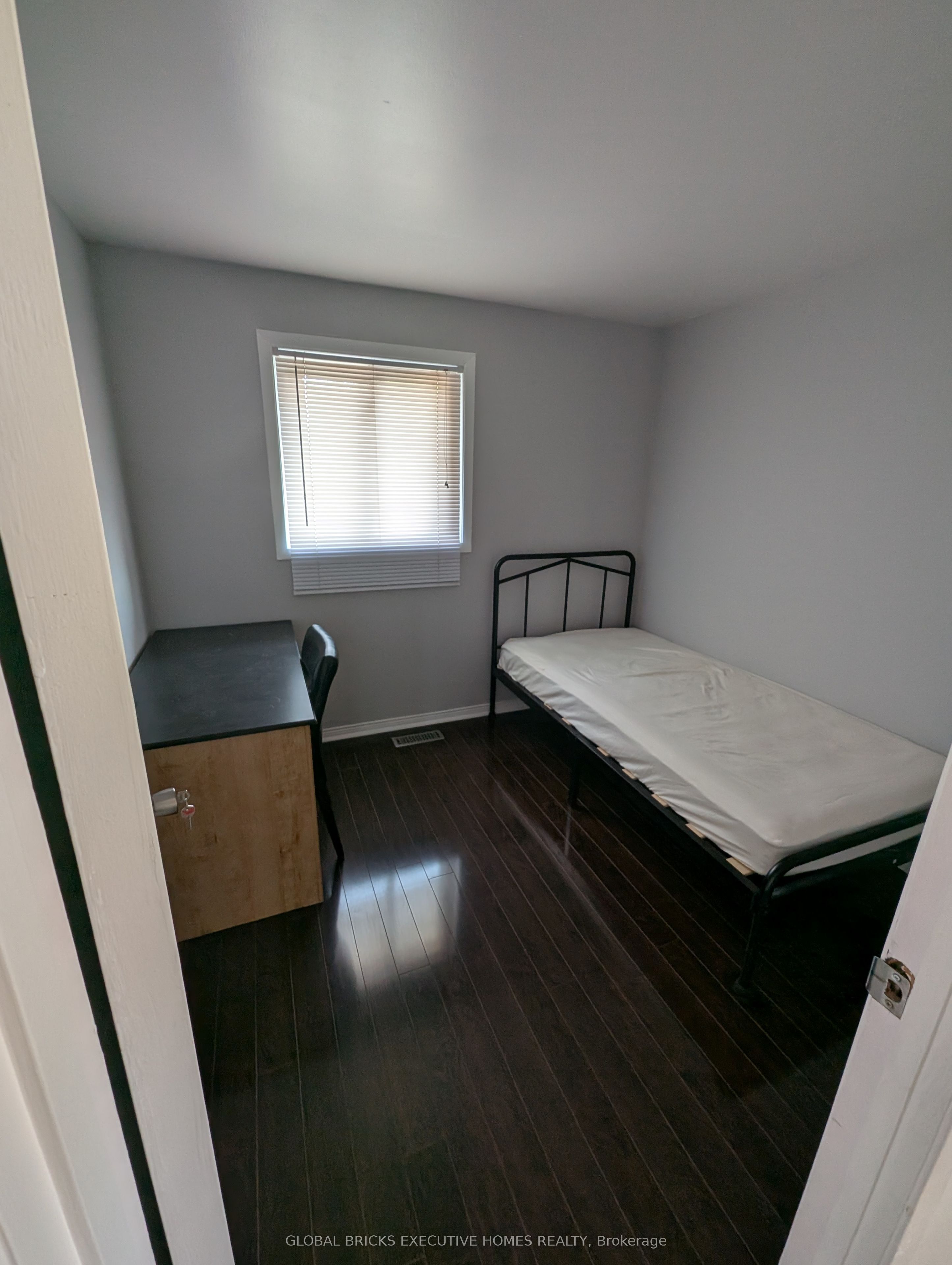 5 Onslow Court room#4, Oakville, ON L6H 1J2 photo 4