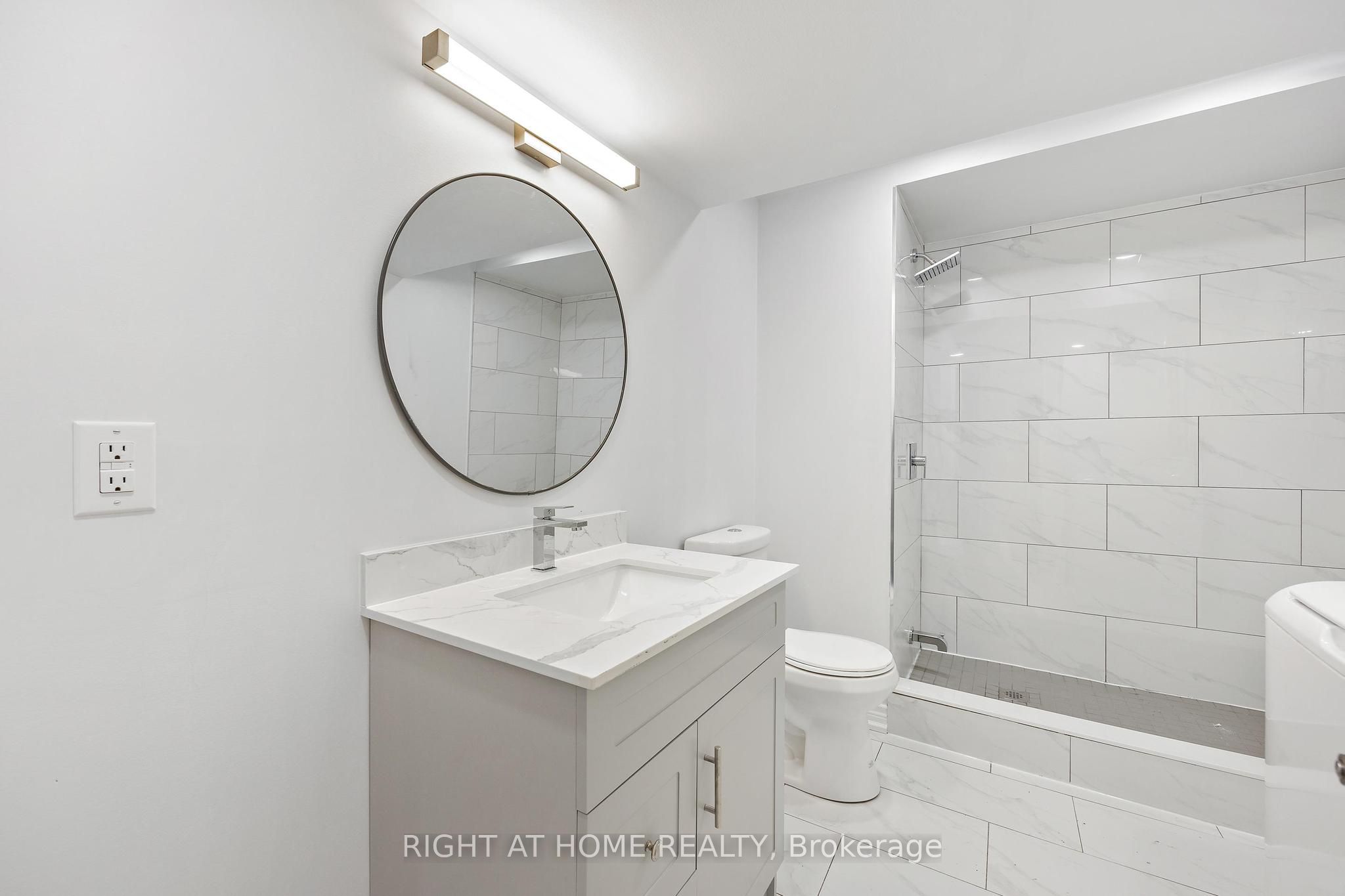 764 Willowbank Trail, Mississauga, ON L4W 3M1 photo 3