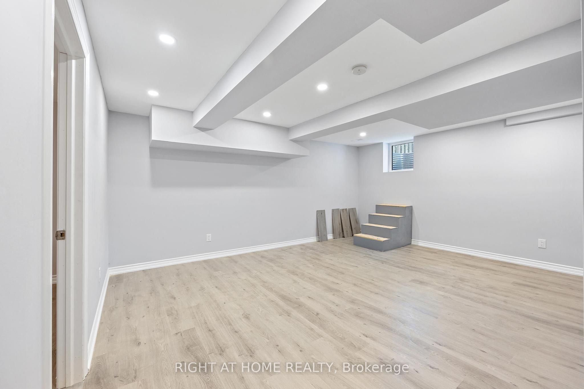 764 Willowbank Trail, Mississauga, ON L4W 3M1 photo 4