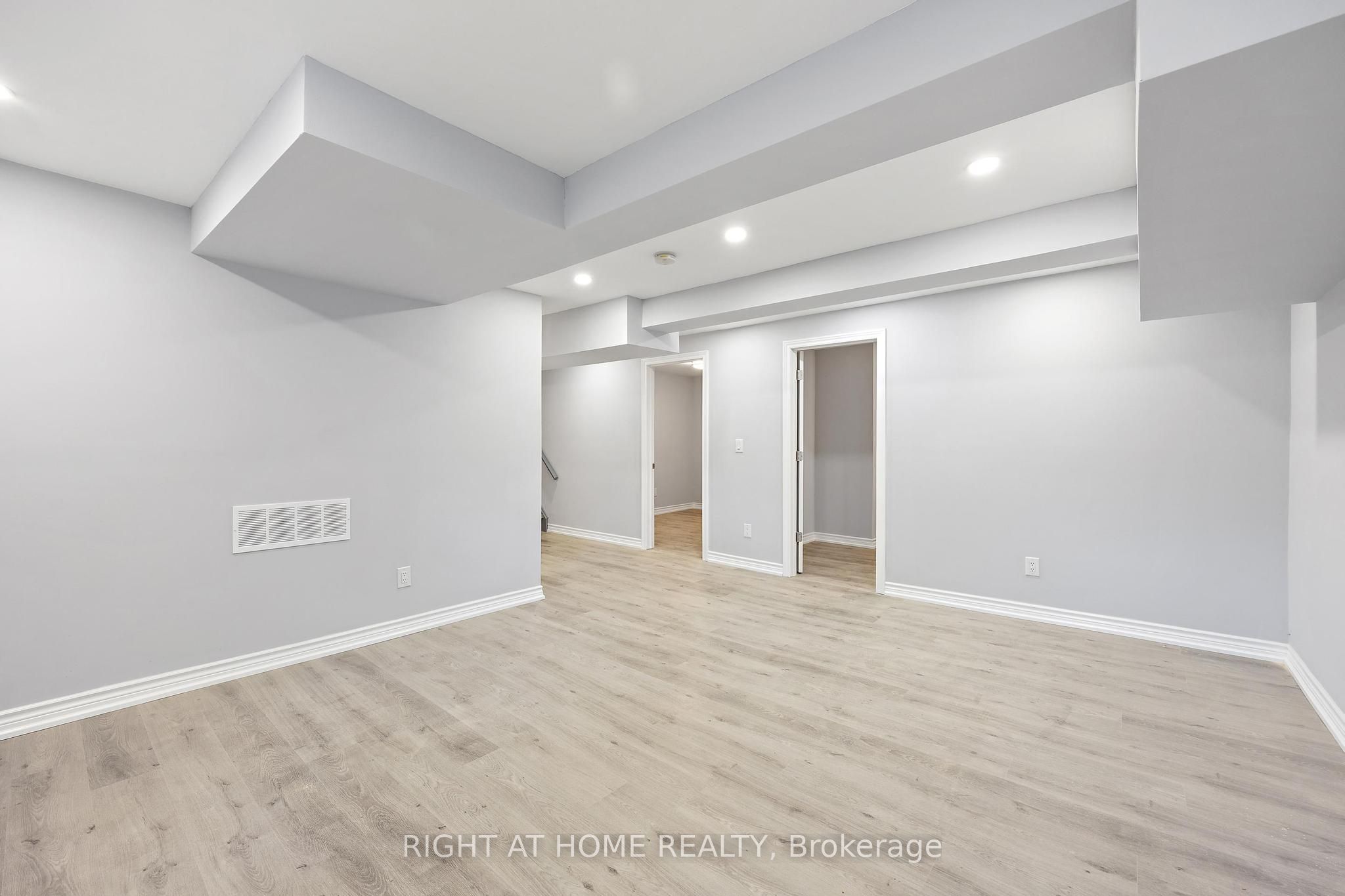 764 Willowbank Trail, Mississauga, ON L4W 3M1 photo 5