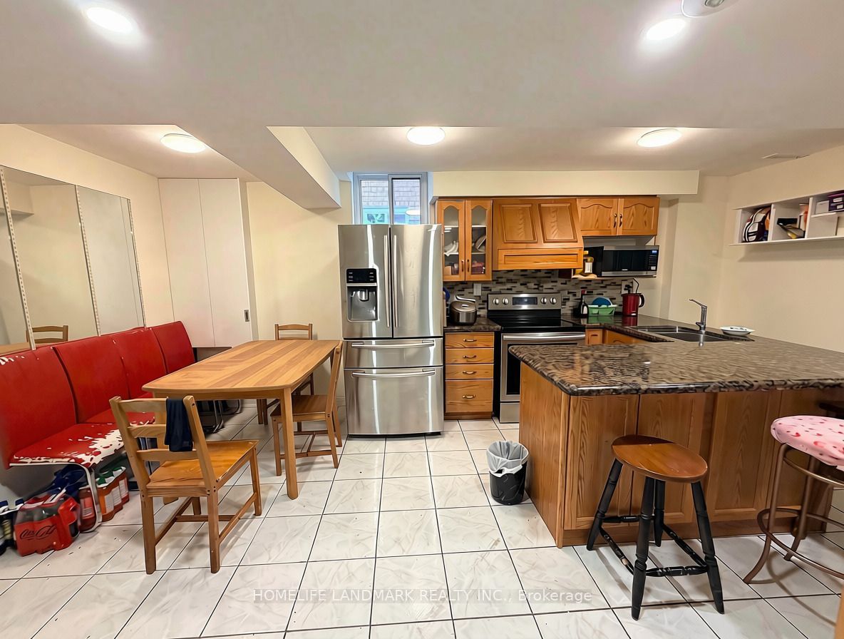 2587 Credit Valley Road, Mississauga, ON L5M 4K7 photo 2