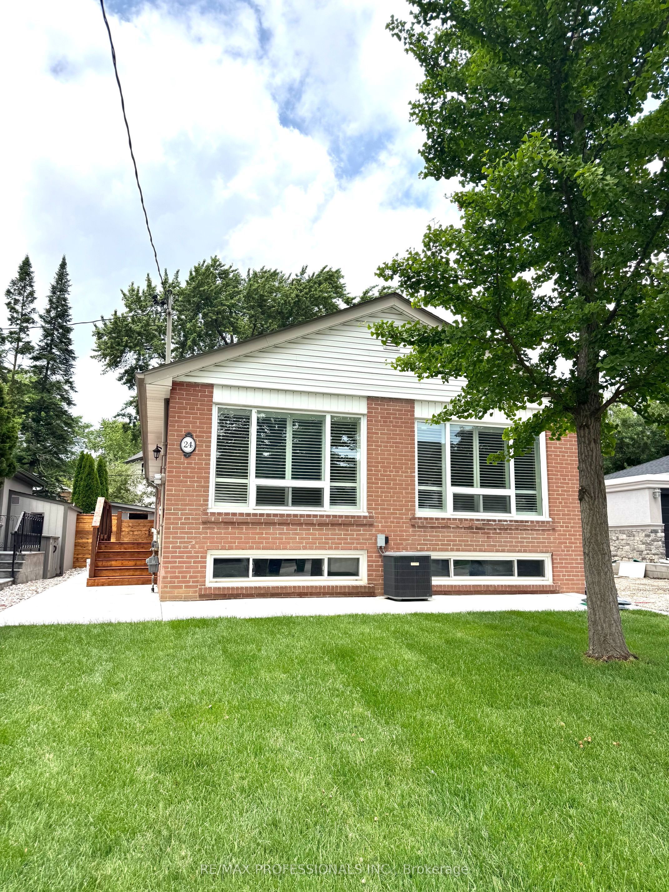 24 Millburn Drive BSMT, Toronto, ON M9B 2W9